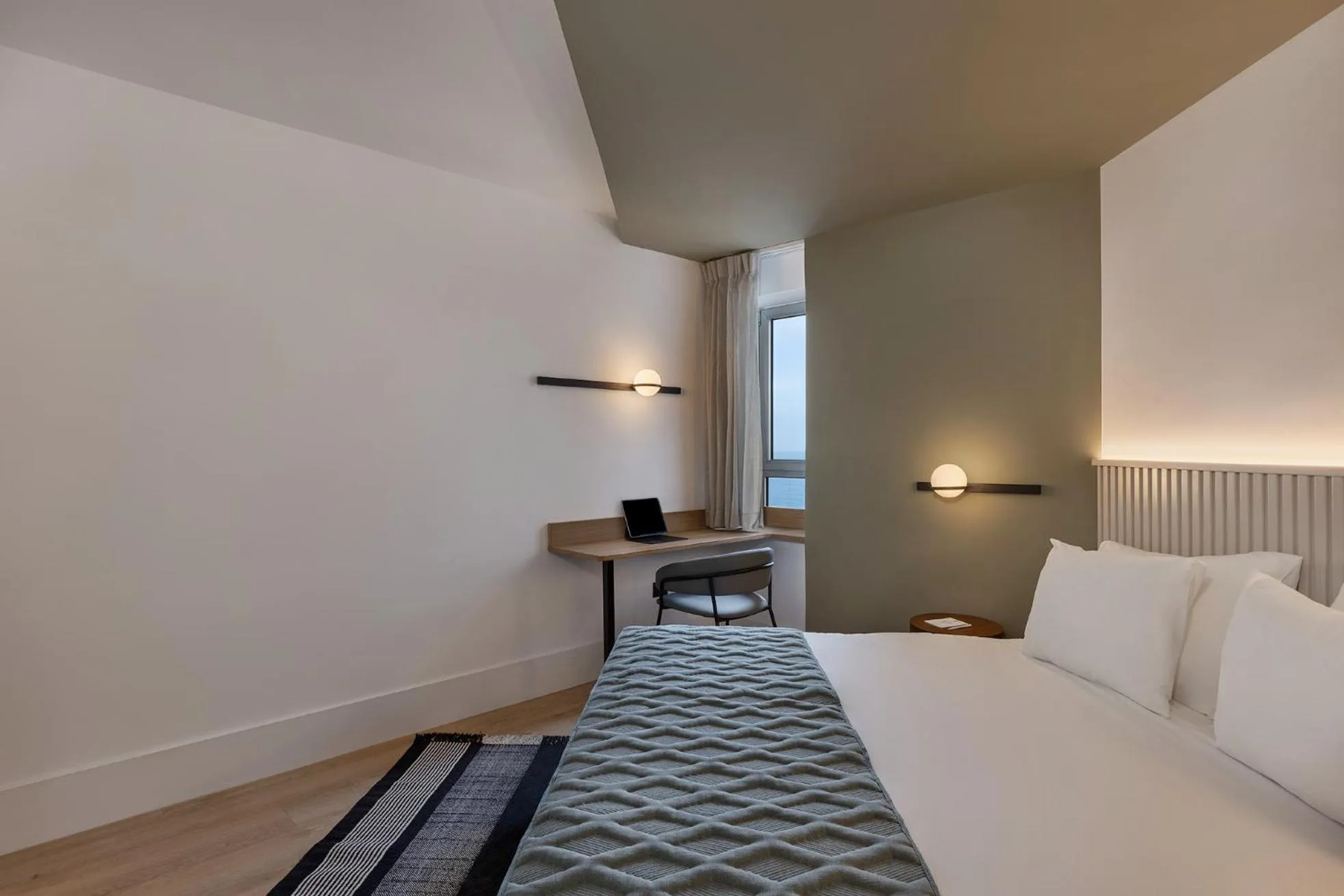 Bed in Metropolitan Hotel