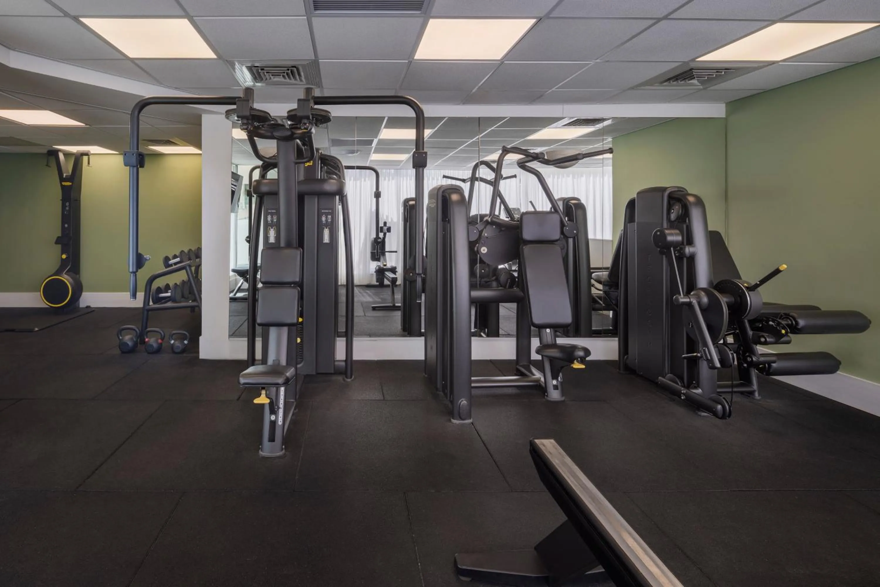 Fitness centre/facilities in Metropolitan Hotel
