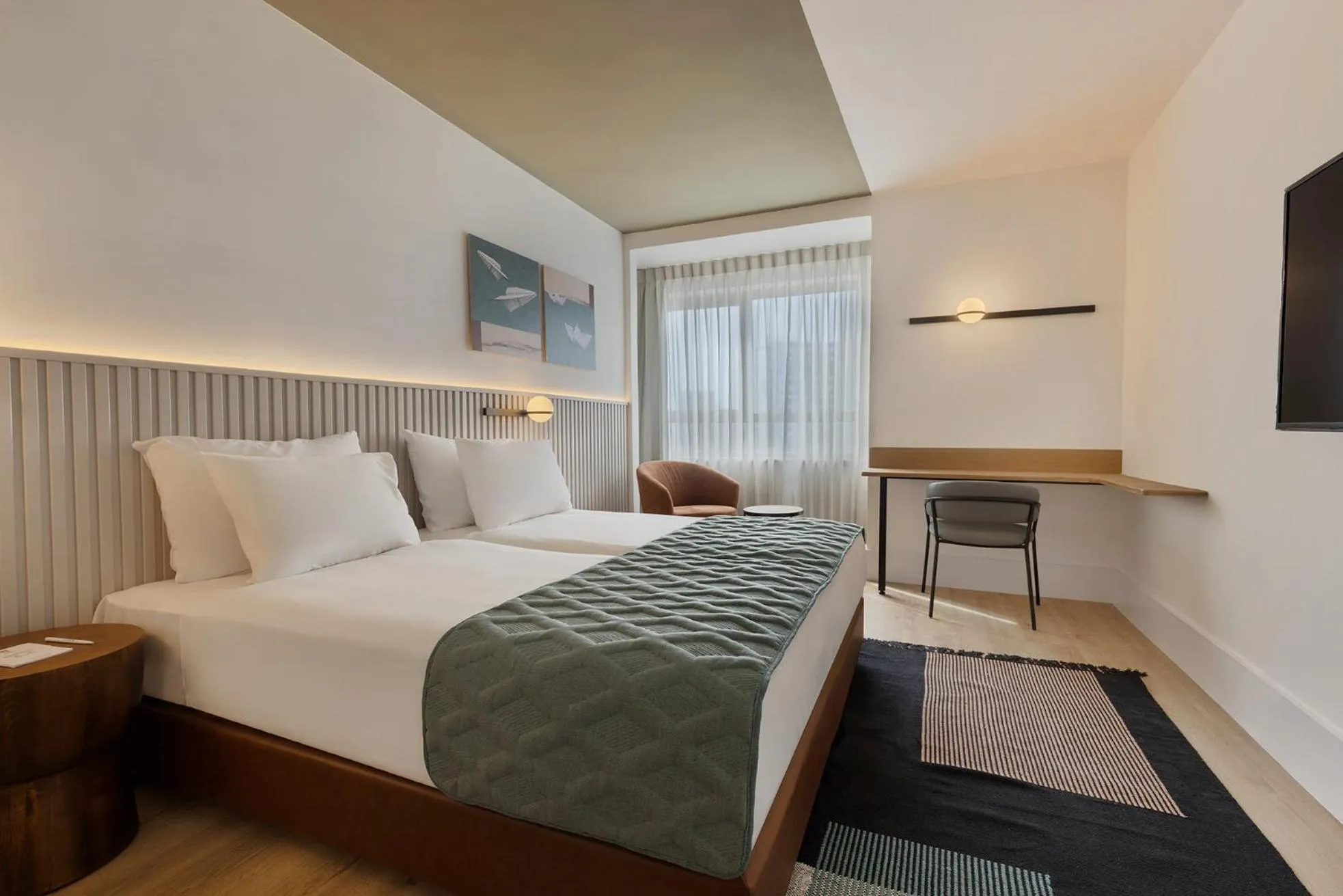 Bed in Metropolitan Hotel