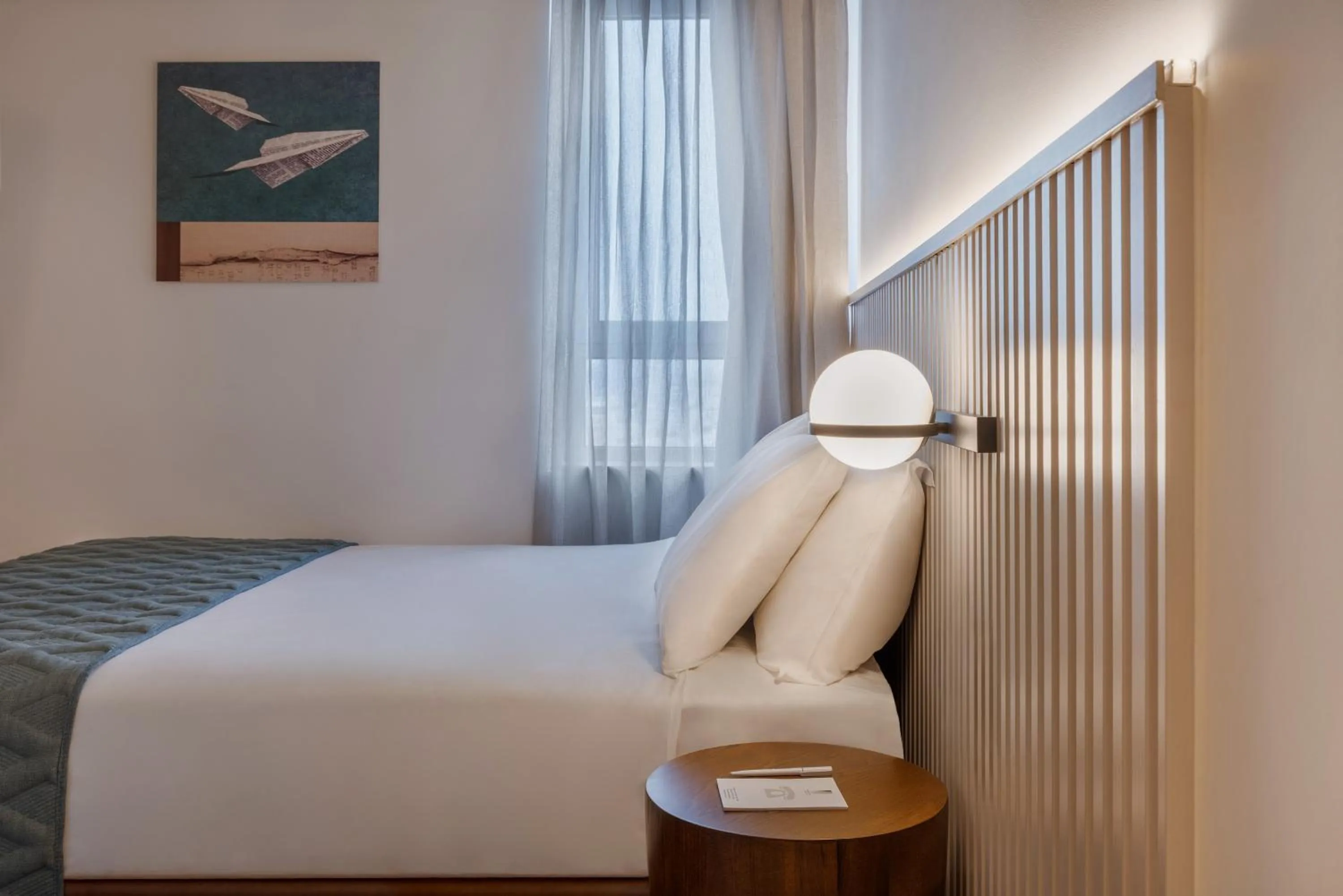 Bed in Metropolitan Hotel