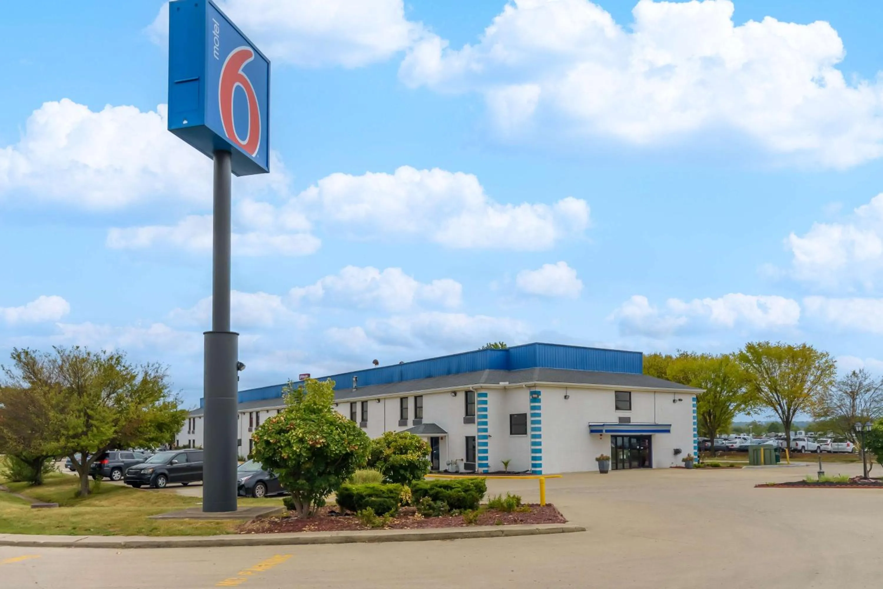 Property building in Motel 6 - Franklin, OH