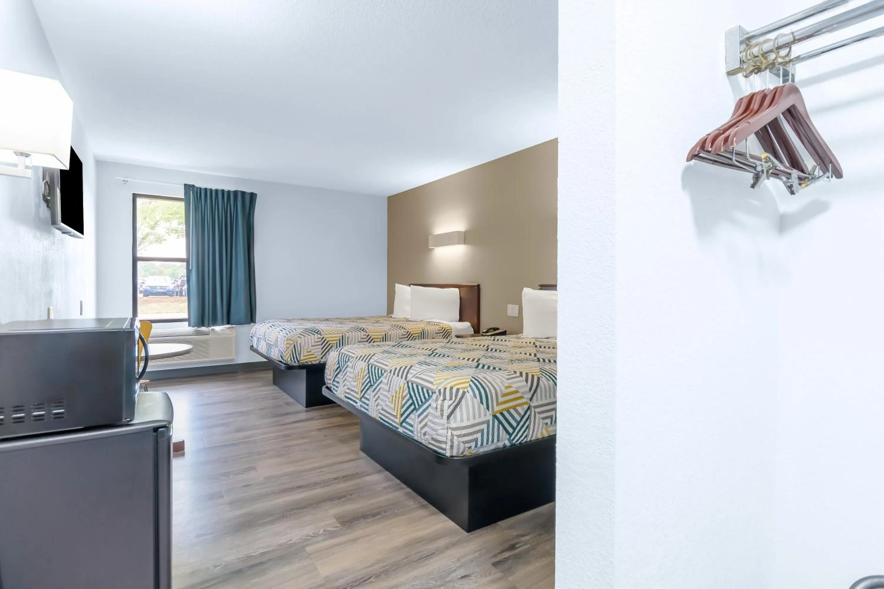 Bedroom, Bed in Motel 6 - Franklin, OH