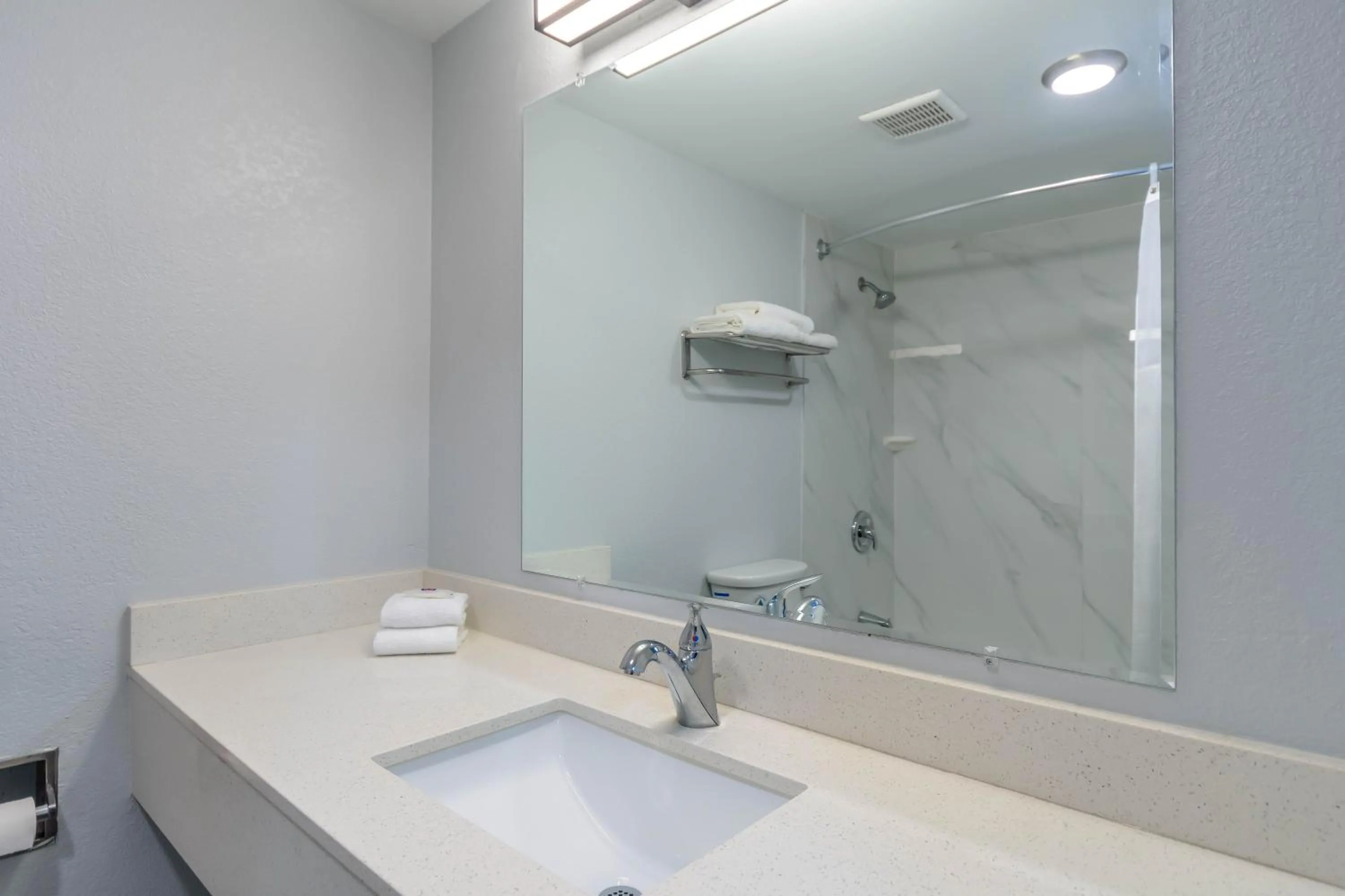 Bathroom in Motel 6 - Franklin, OH