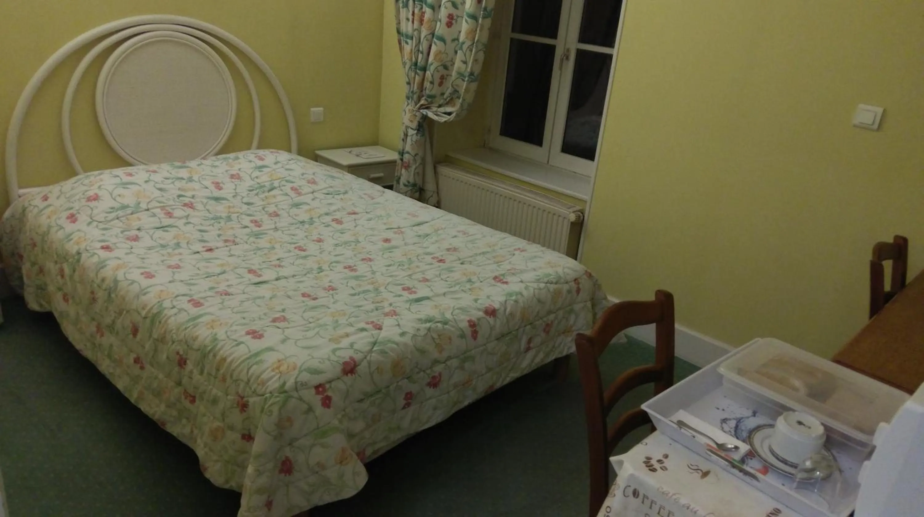 Bed in Logis de L'Europe Restaurant Le Cepage