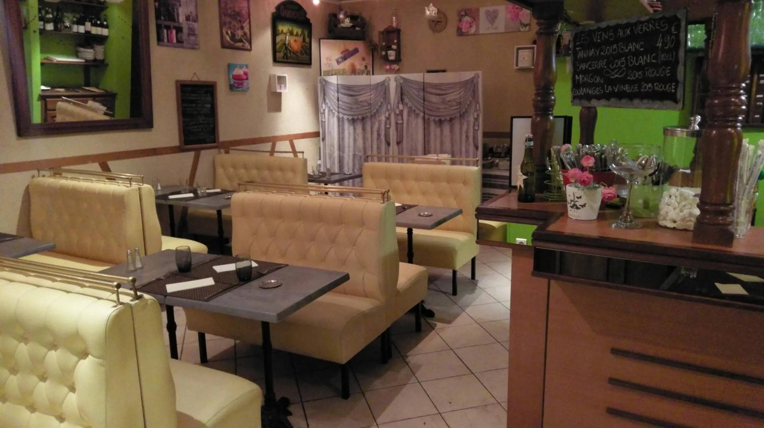 Food and drinks in Logis de L'Europe Restaurant Le Cepage