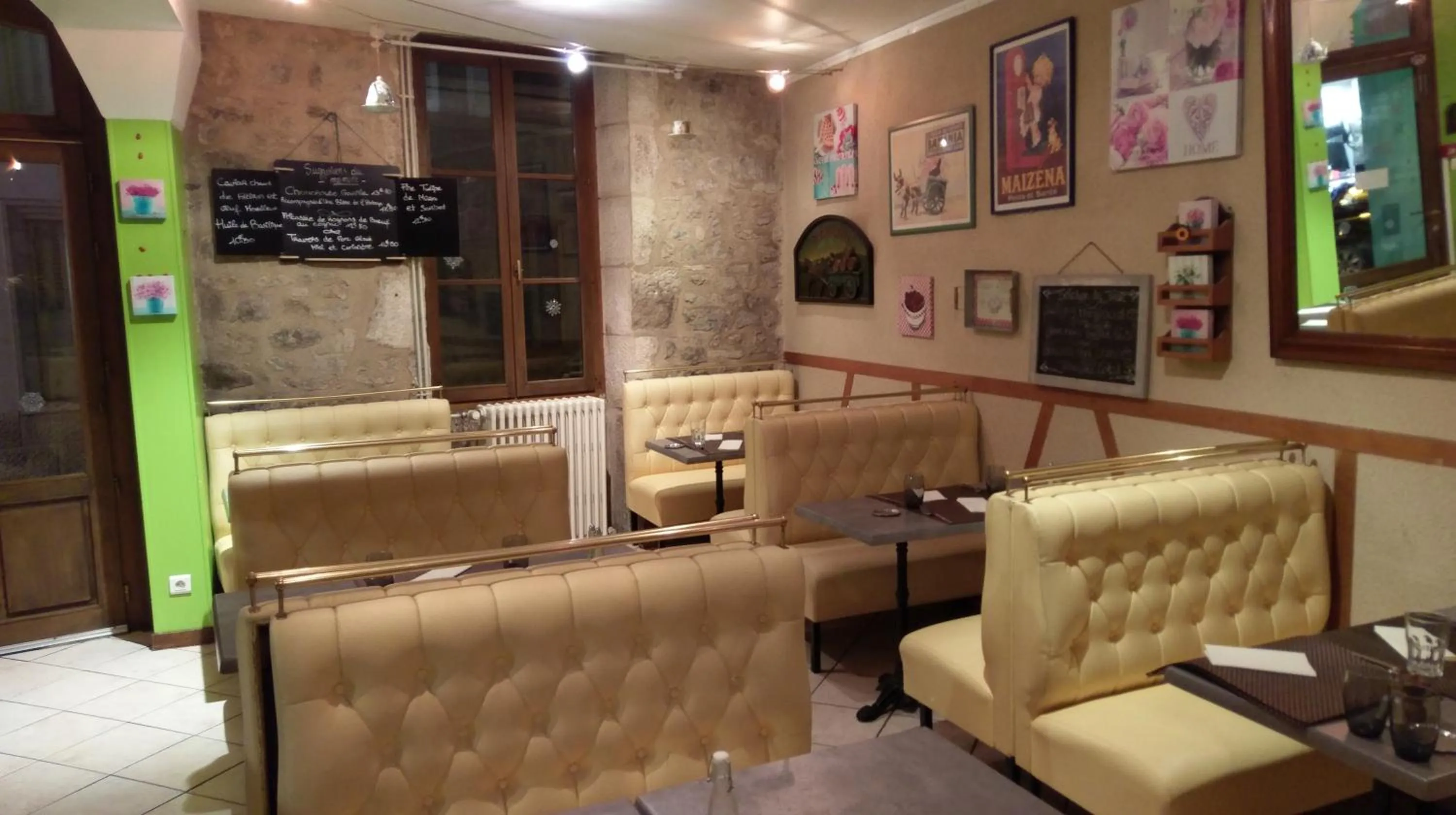 Restaurant/places to eat in Logis de L'Europe Restaurant Le Cepage