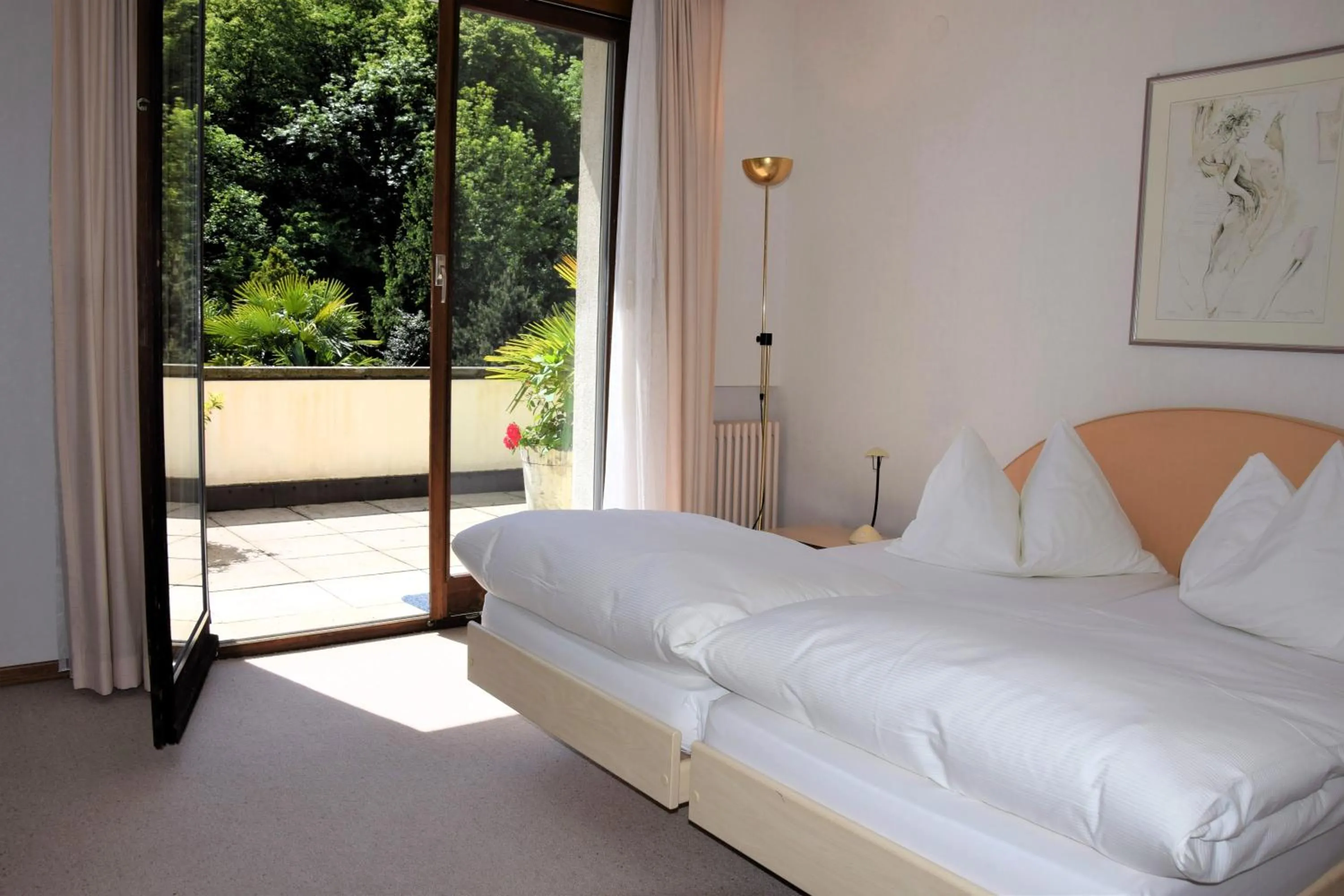 Bedroom, Bed in Villa Siesta, Park & Pool Living