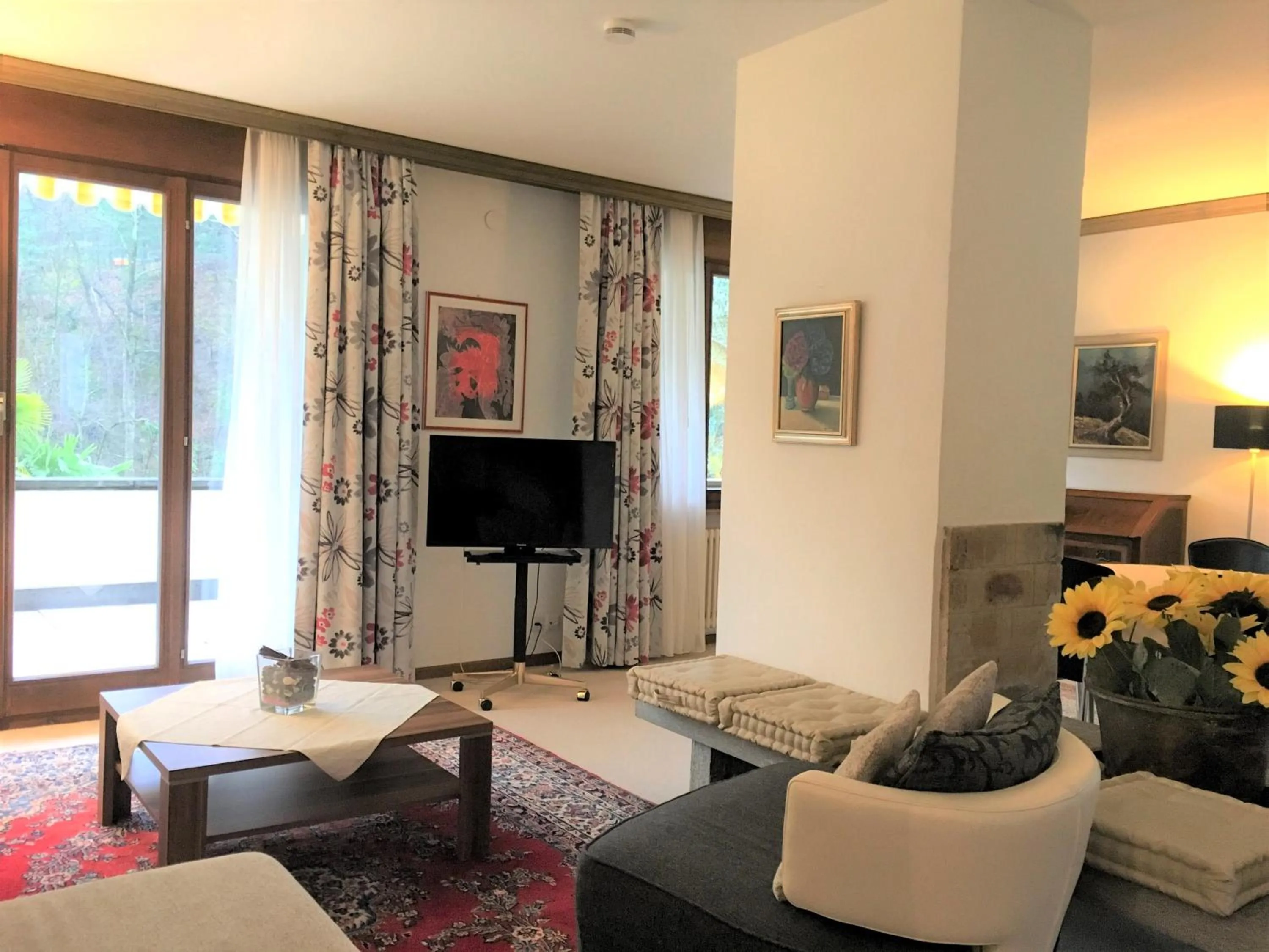 Living room in Villa Siesta, Park & Pool Living