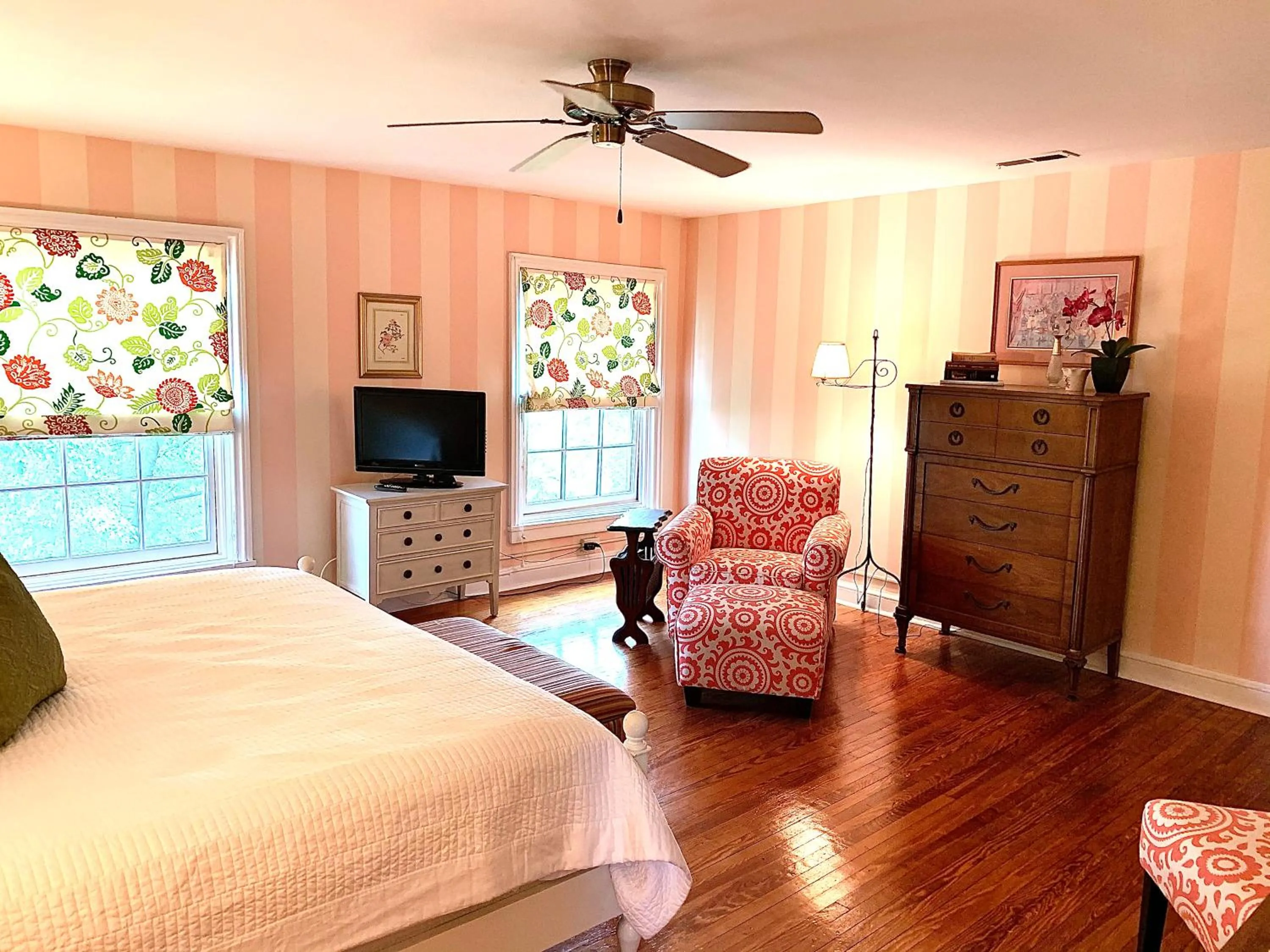 Bedroom, Bed in The Lily Inn - Burlington