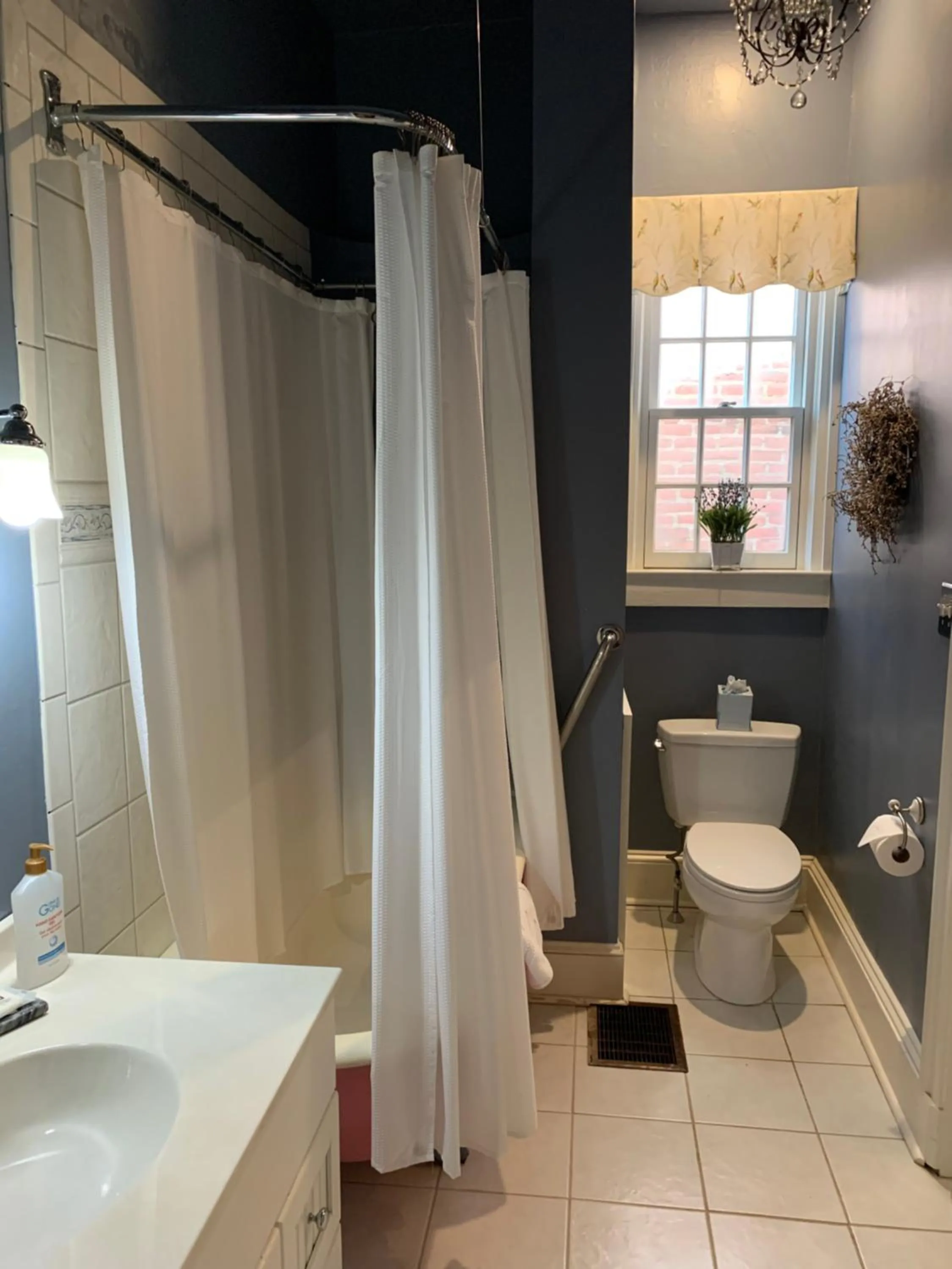 Bathroom in The Lily Inn - Burlington