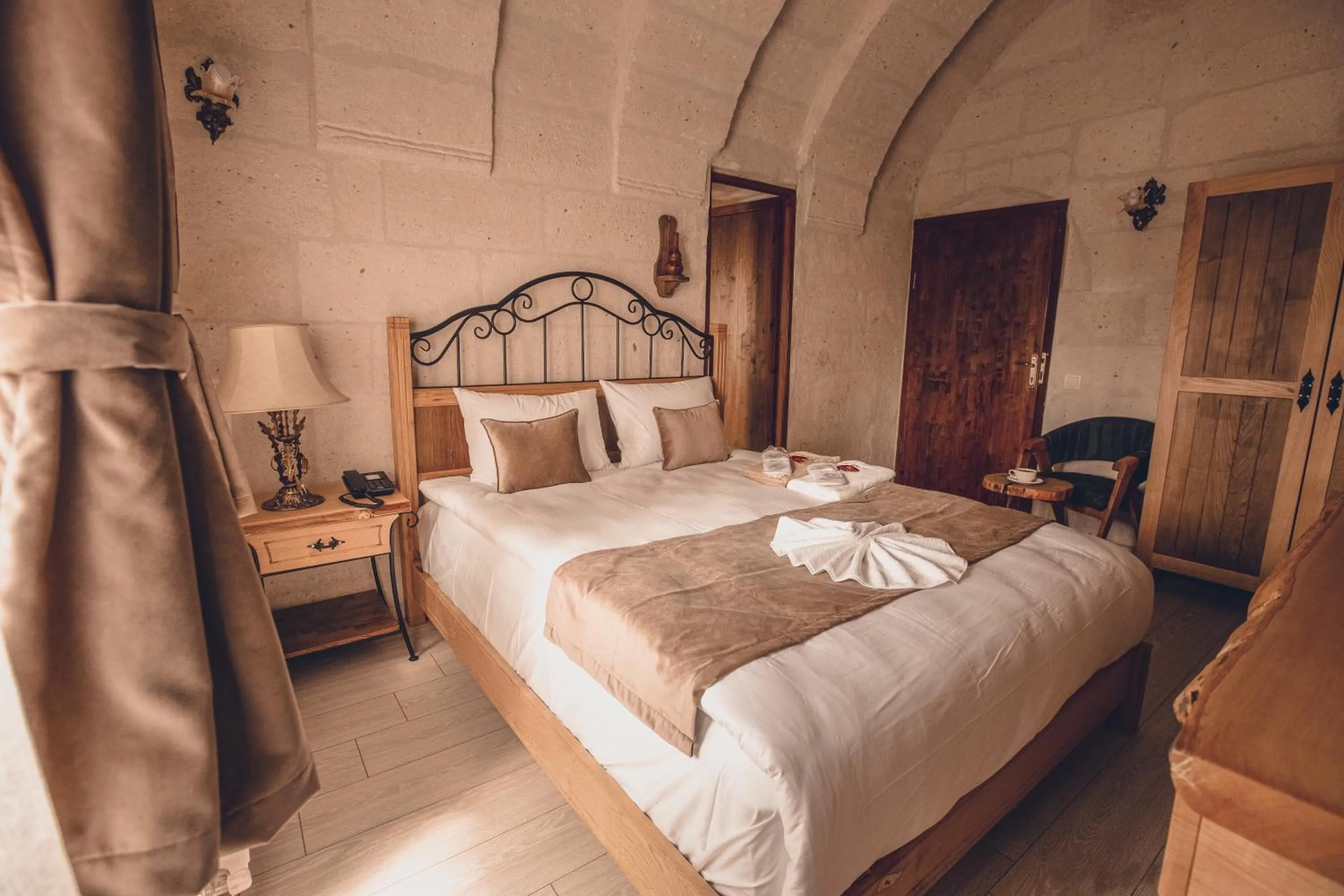 Massage, Bed in Rose Valley Hotel