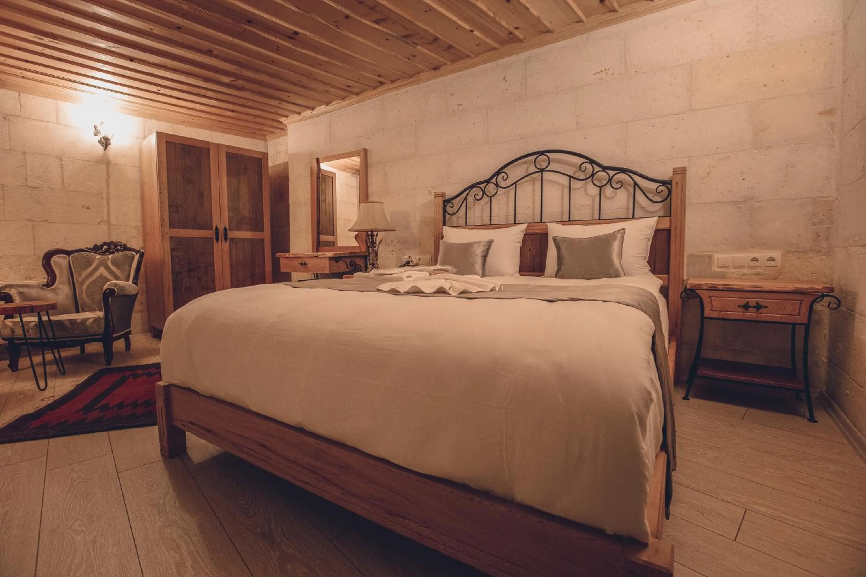 Massage, Bed in Rose Valley Hotel