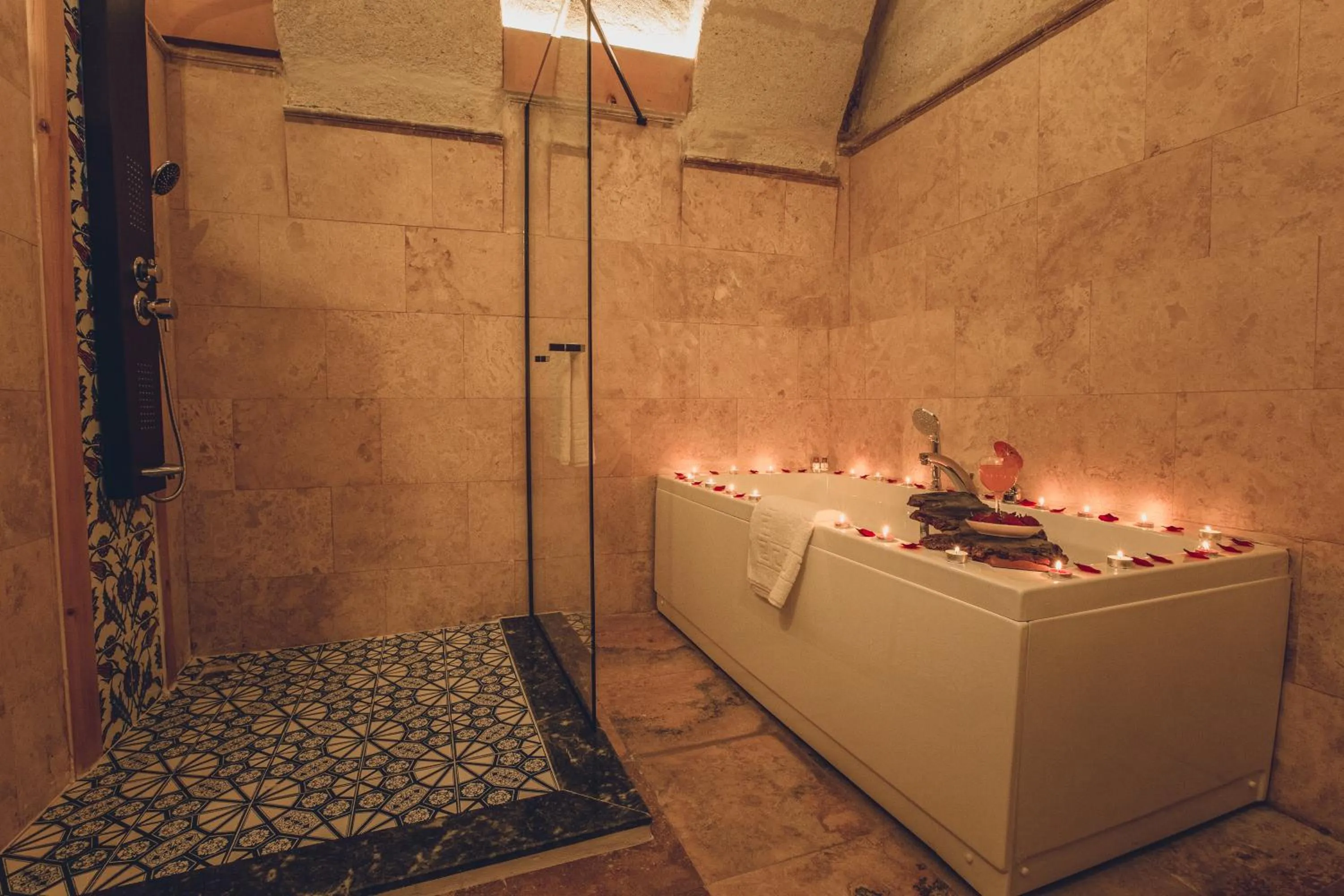 Shower in Rose Valley Hotel