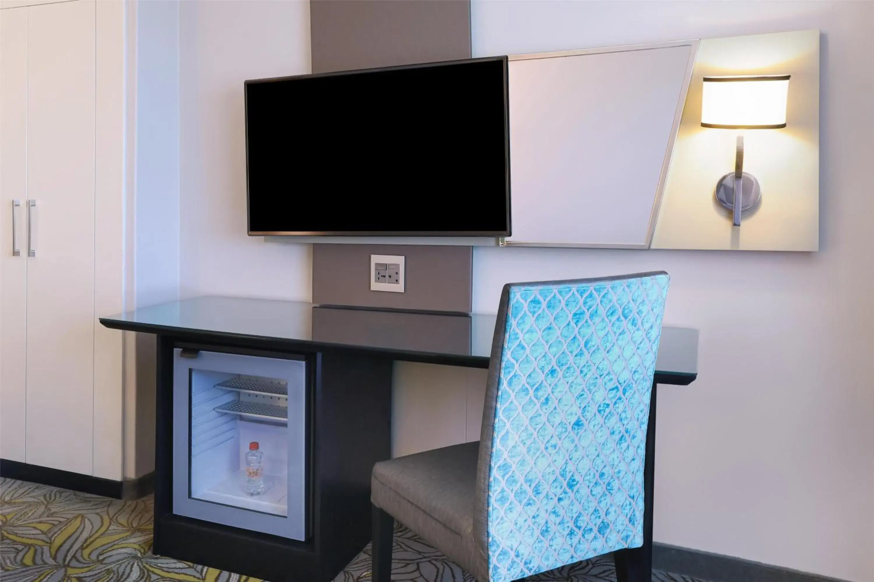 Standard Queen Room - Non-Smoking in Southern Sun Waterfront Cape Town Standard Queen Room - Non-Smoking in Southern Sun Waterfront Cape Town