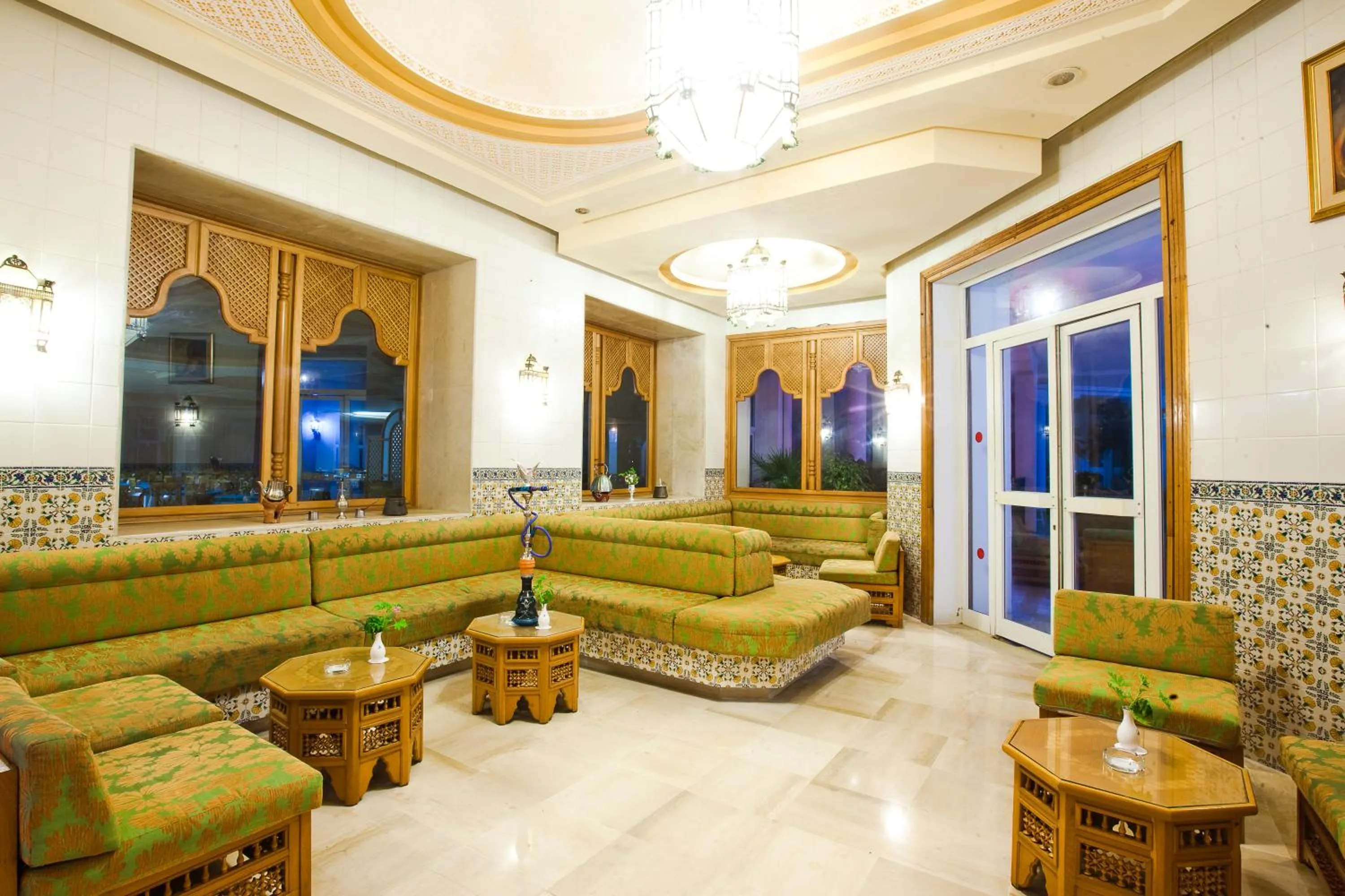 Communal lounge/ TV room in El Mouradi Mahdia