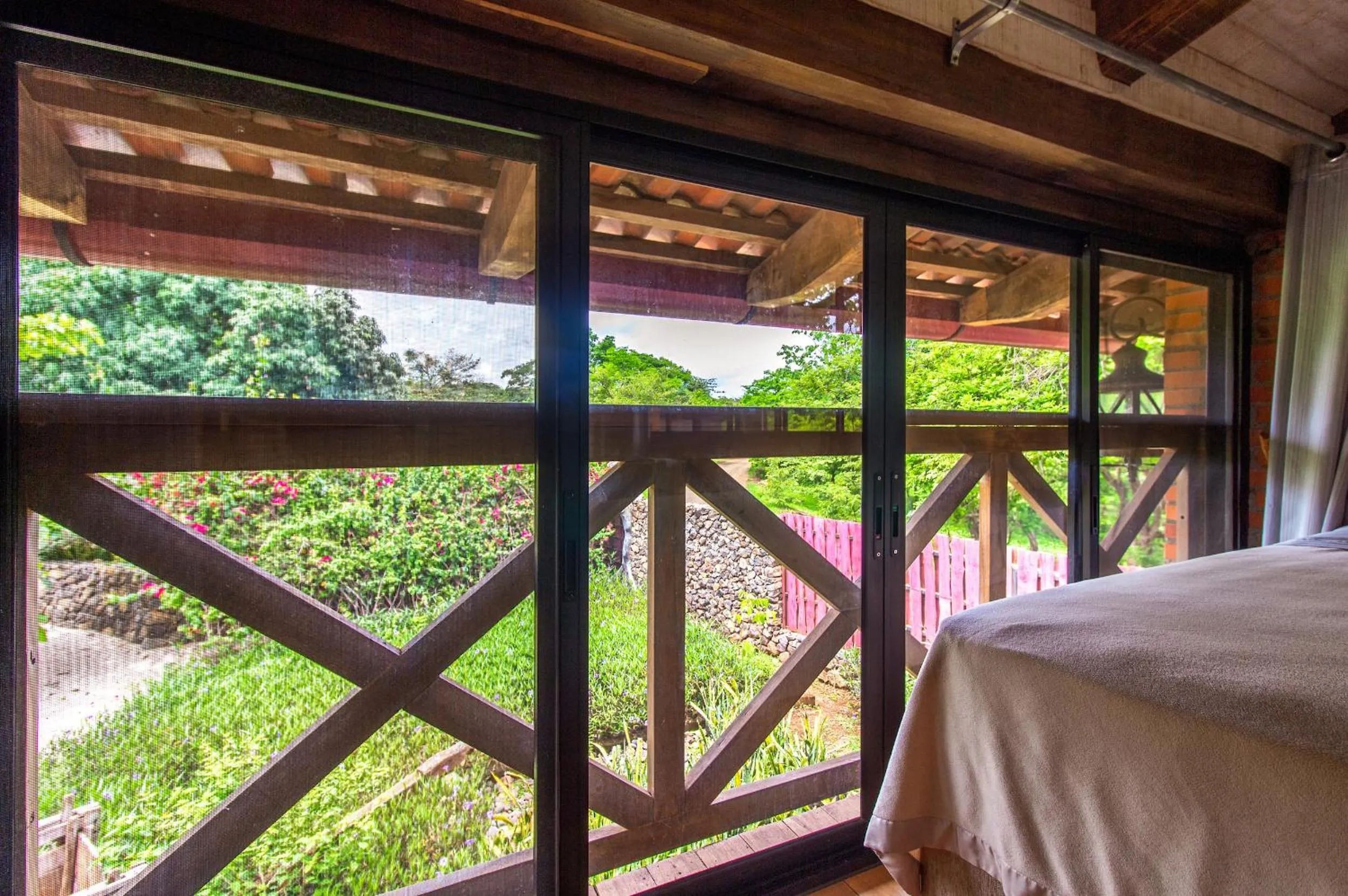 Garden view, Bed in Latica Lodge