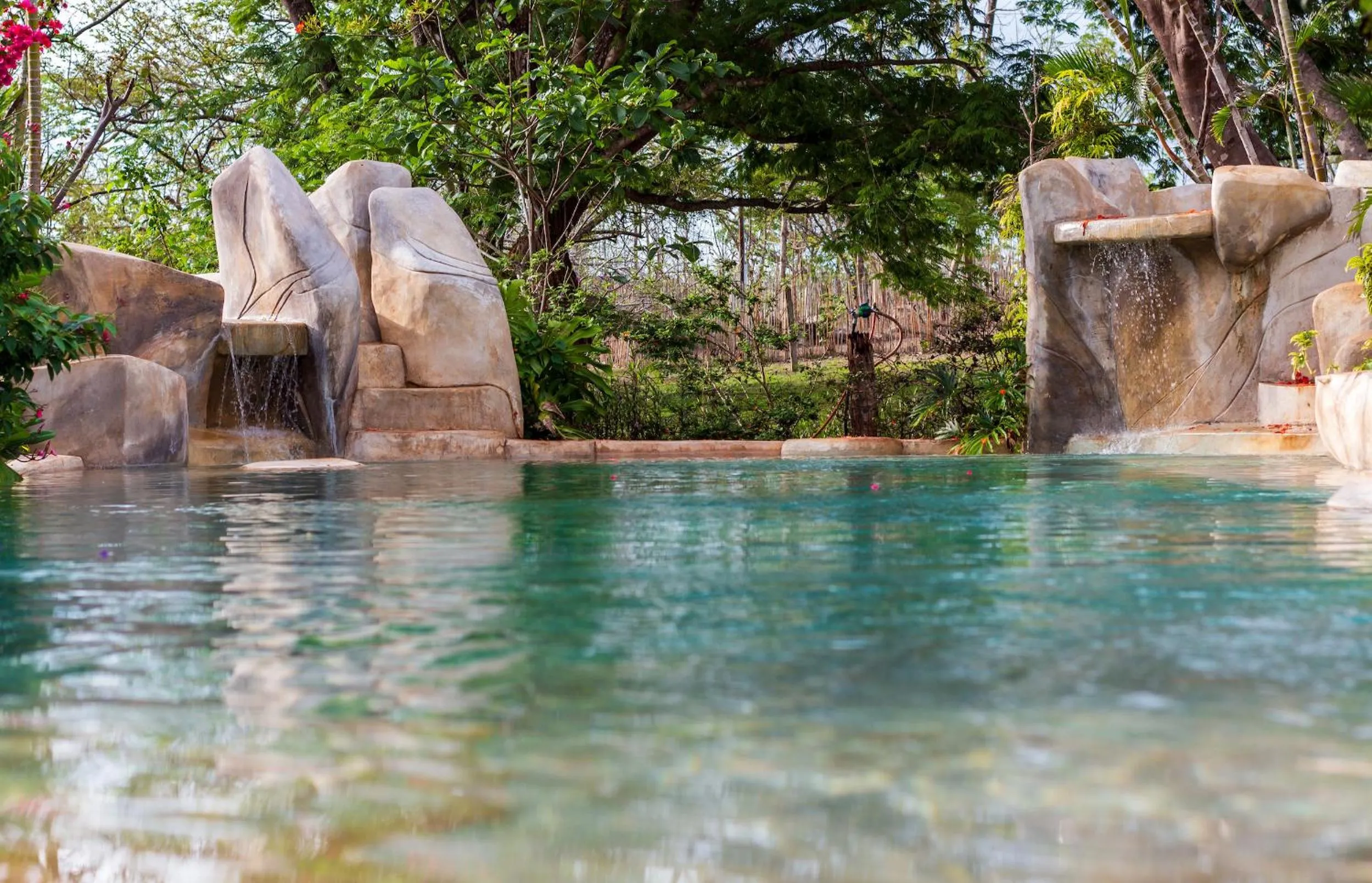Swimming pool in Latica Lodge