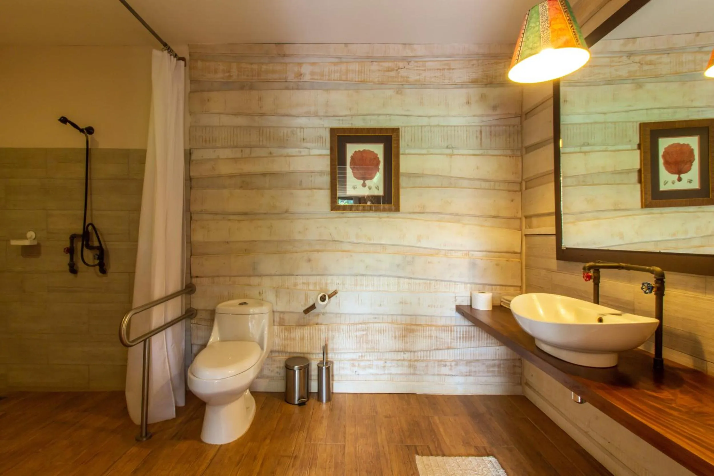 Bathroom in Latica Lodge