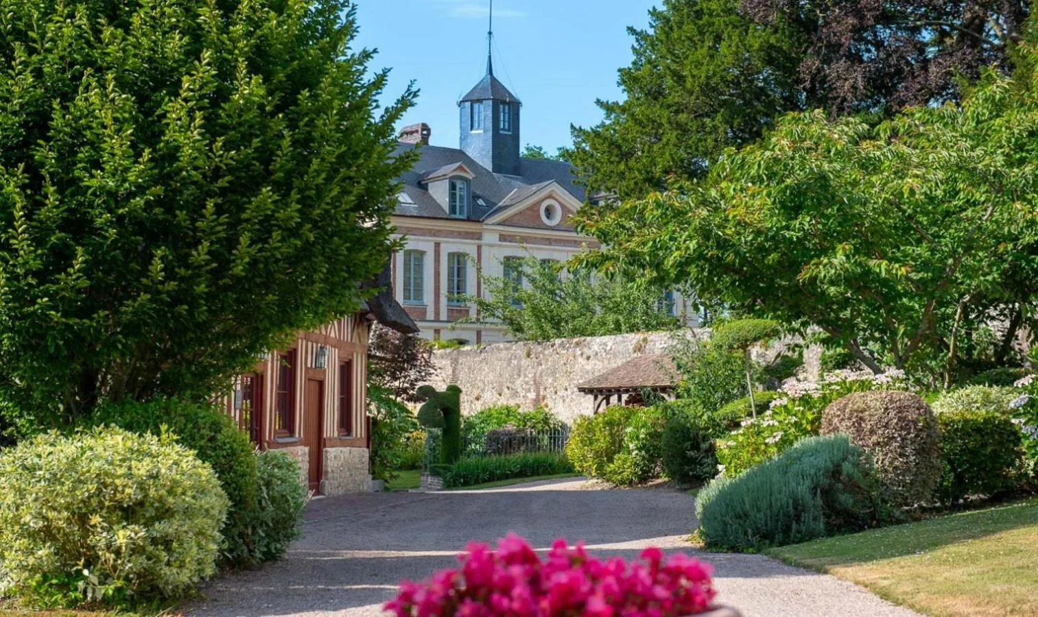 Property building in Le Clos de Grâce