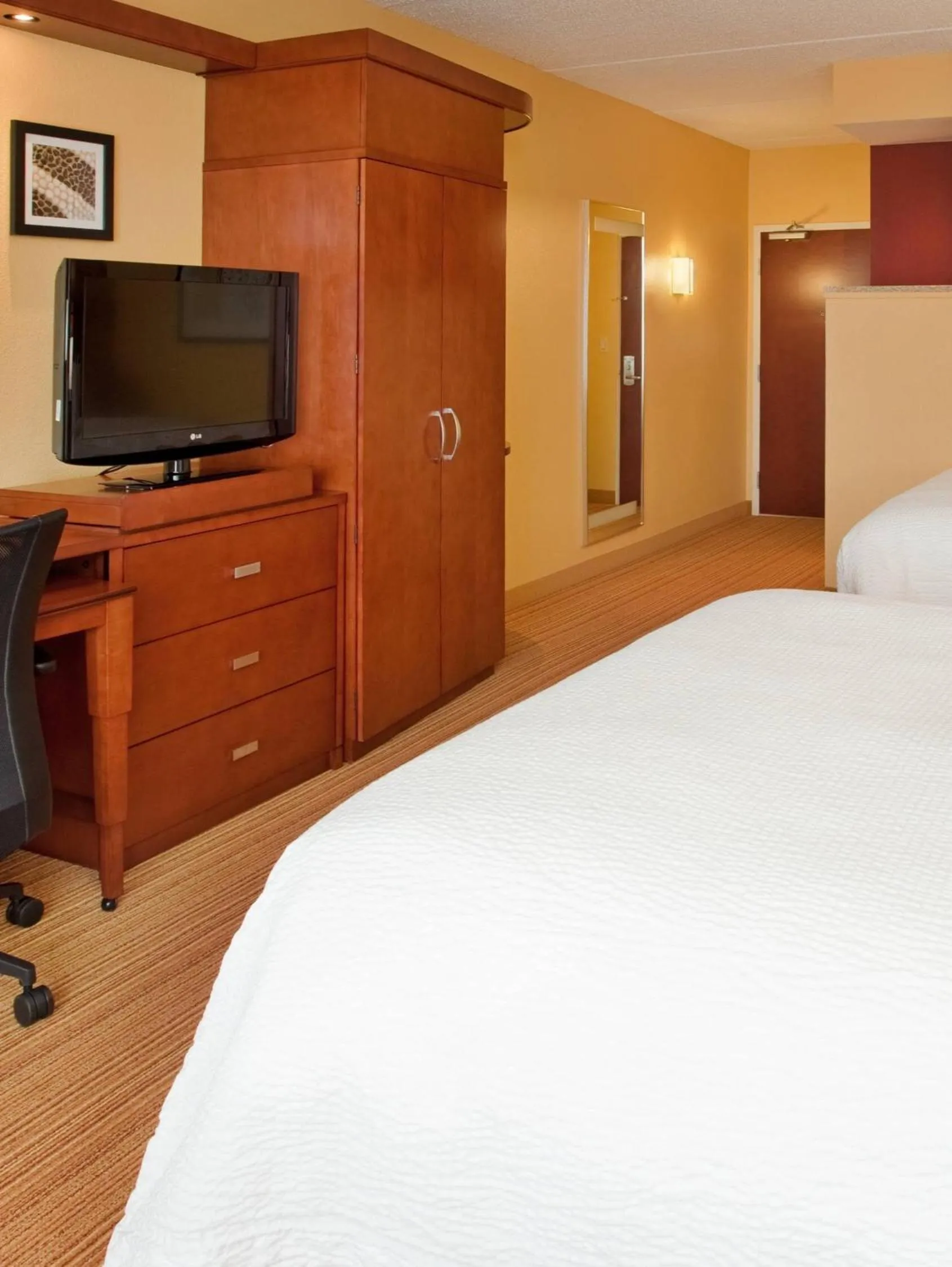 Bed in Courtyard by Marriott Pittsburgh North/Cranberry Woods