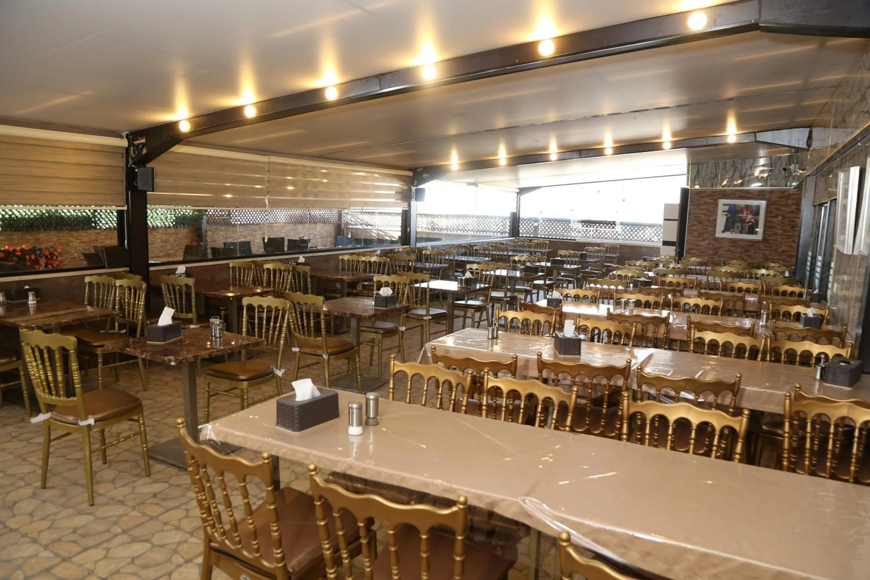 Restaurant/places to eat in Grape Village Hotel