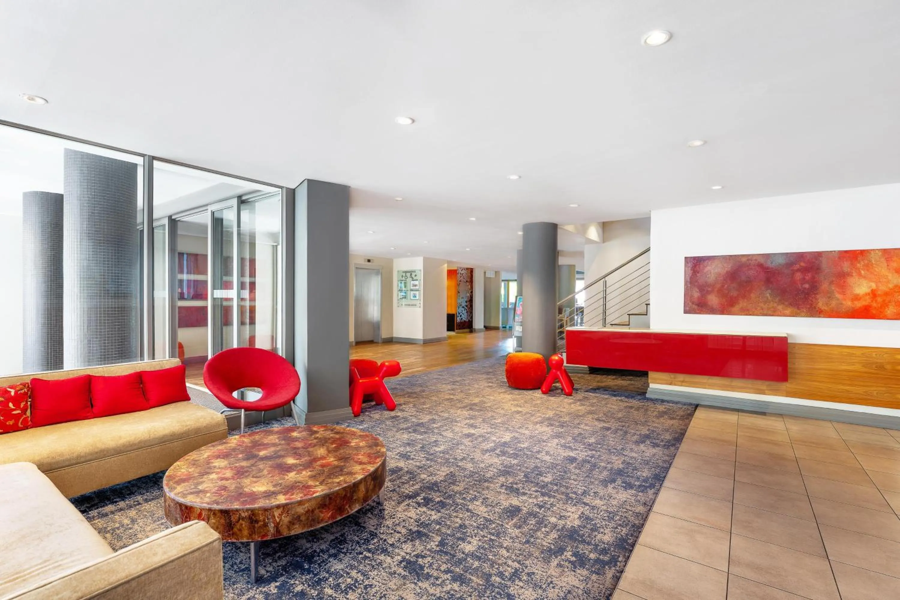 Lobby or reception in SunSquare Cape Town Gardens