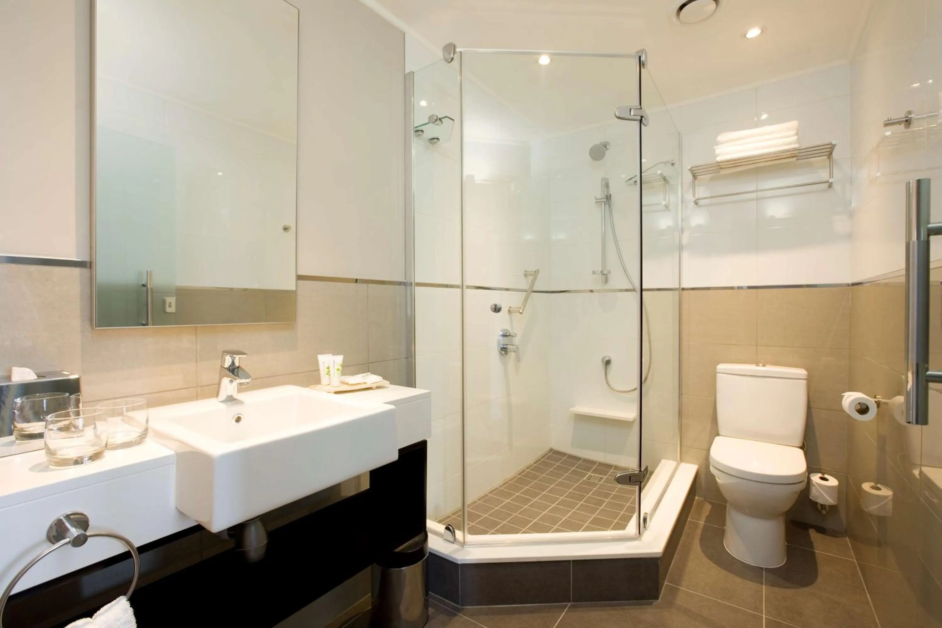 Shower in SunSquare Cape Town Gardens