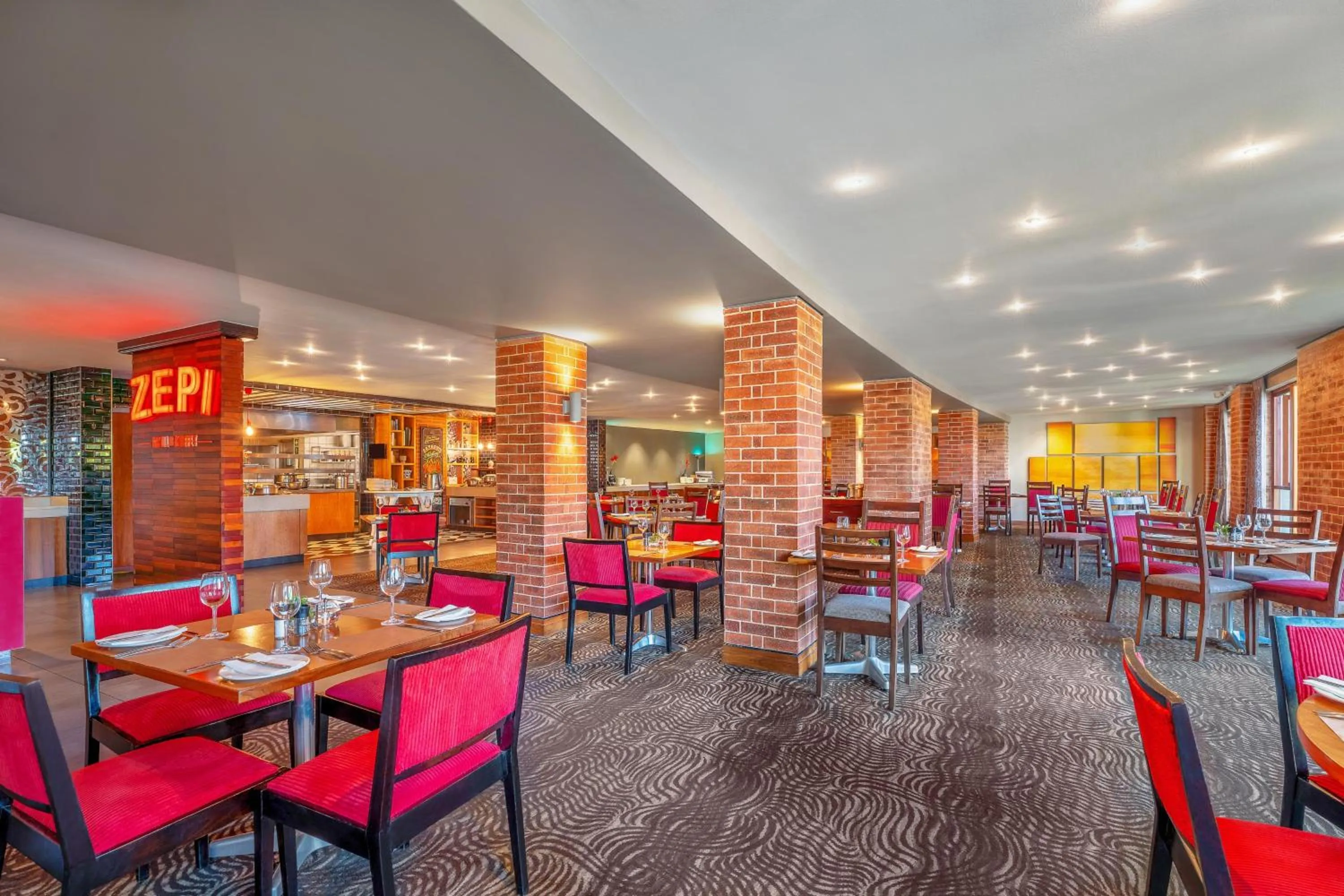 Restaurant/places to eat in SunSquare Cape Town Gardens