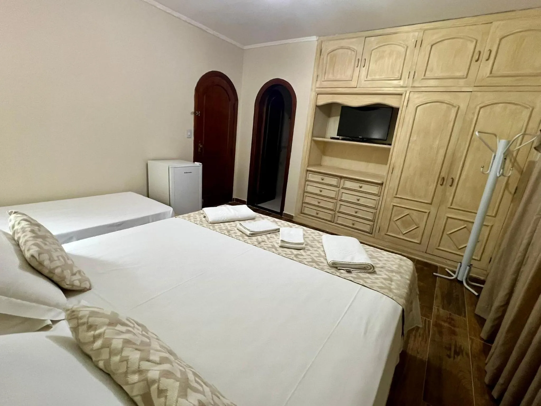Bedroom, Bed in Biazi Paradise Hotel