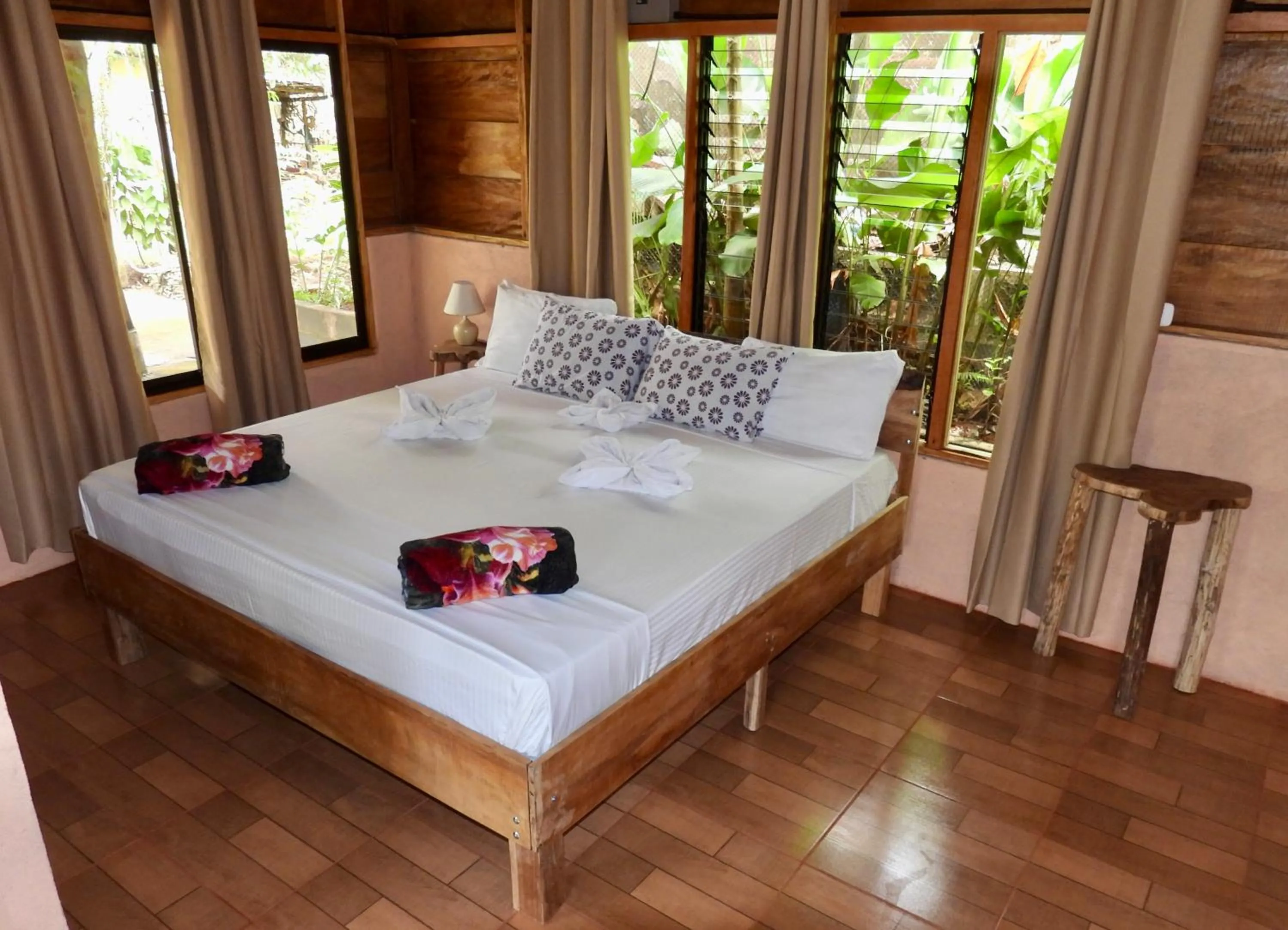Bed in Iguanitas Lodge