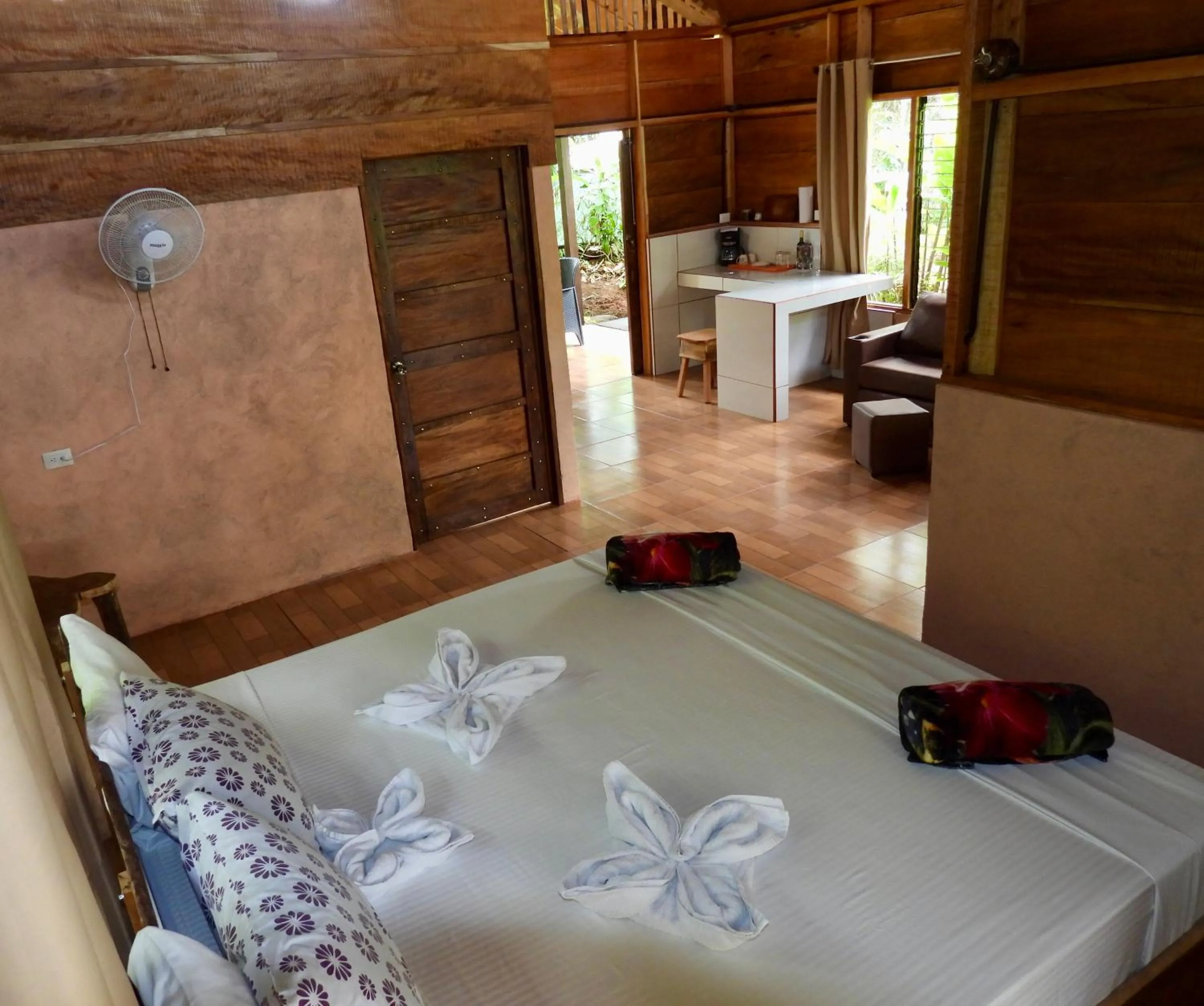 Bed in Iguanitas Lodge