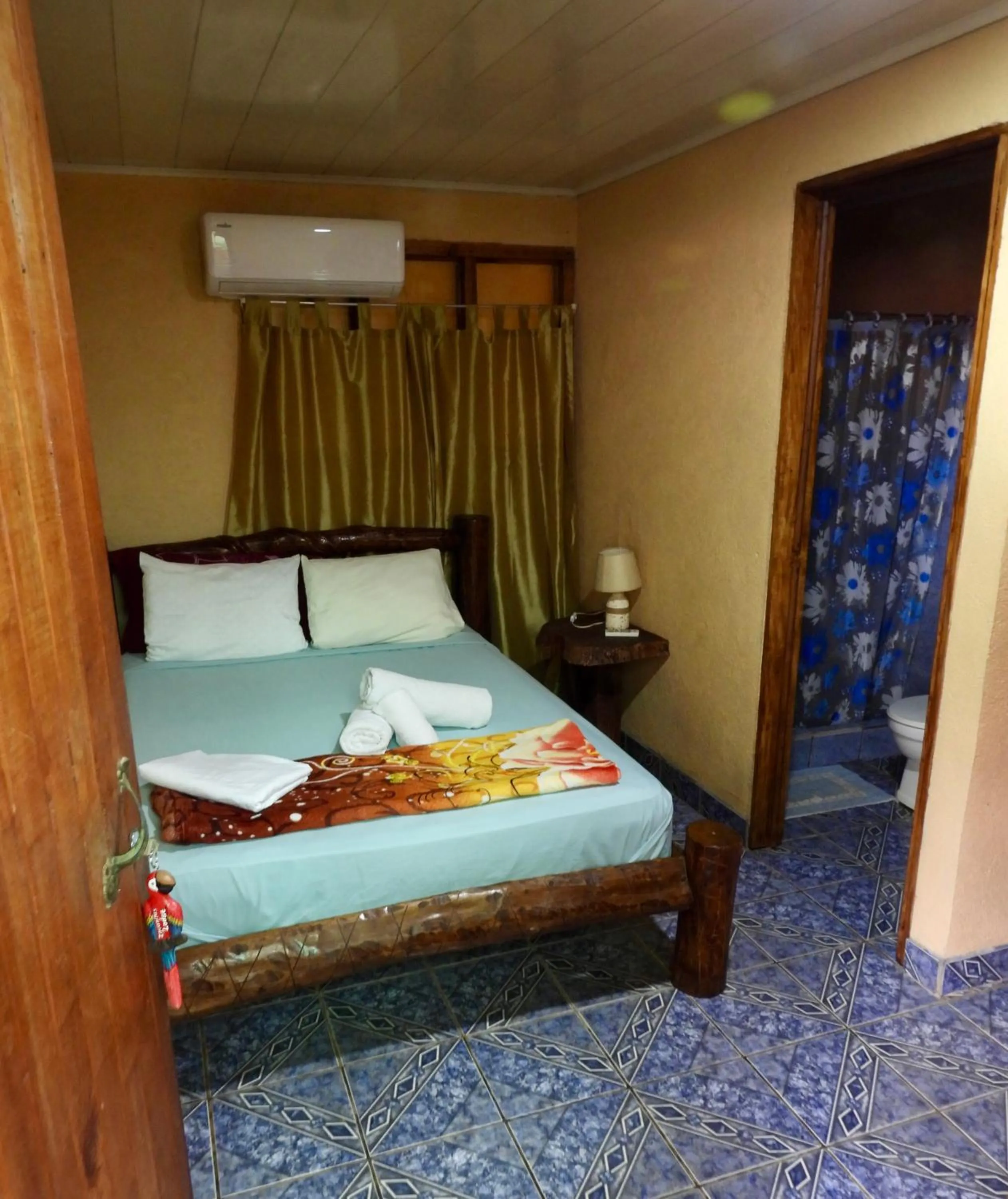 Bed in Iguanitas Lodge