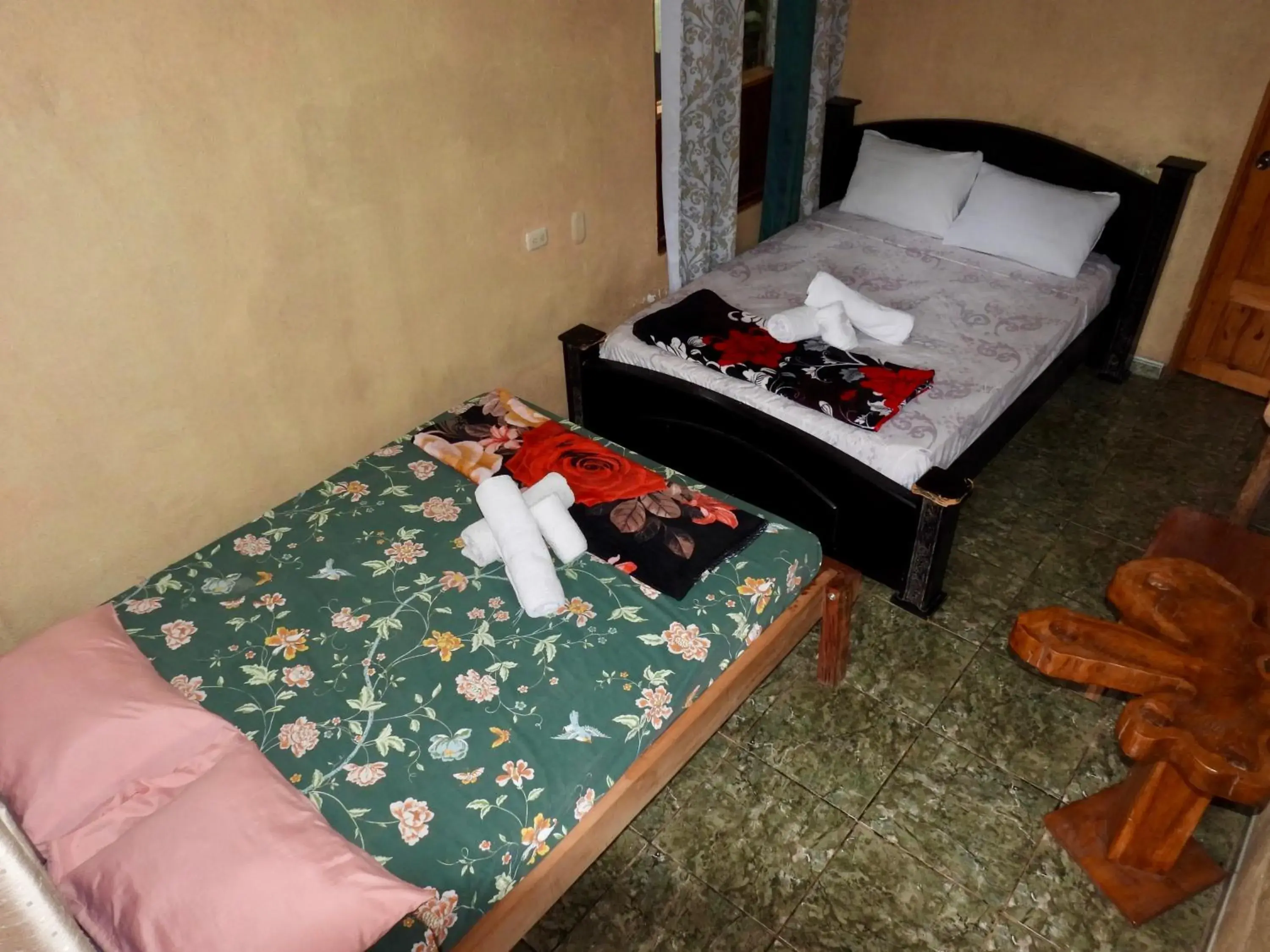 Small Twin Room - single occupancy in Iguanitas Lodge Small Twin Room - single occupancy in Iguanitas Lodge