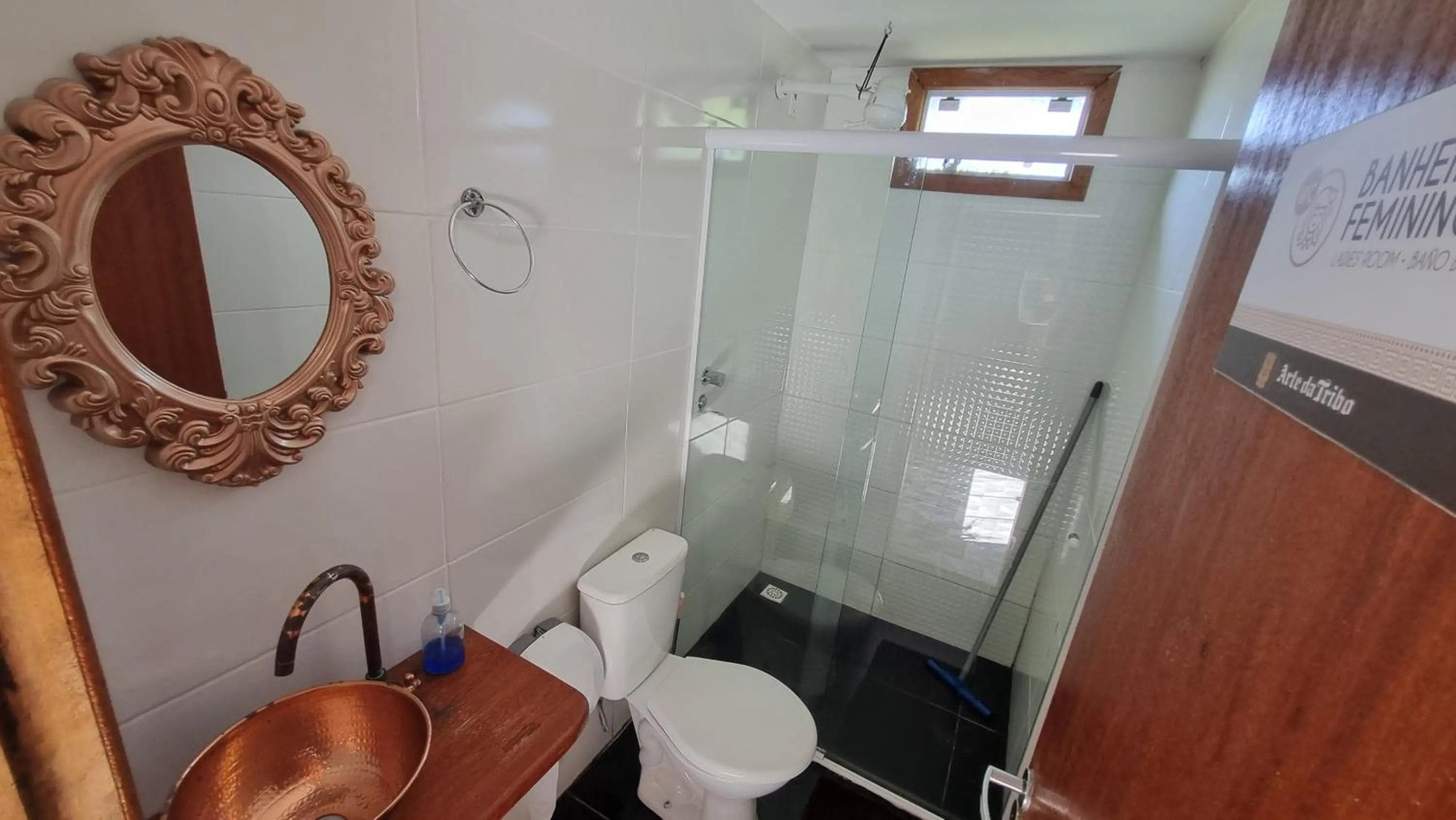 Toilet in Arte da Tribo Hostel & Camping