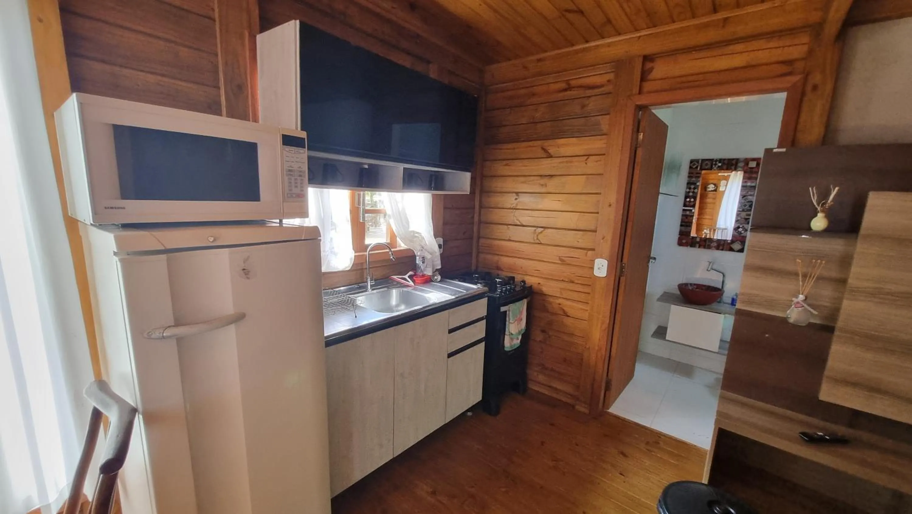 Kitchen or kitchenette in Arte da Tribo Hostel & Camping