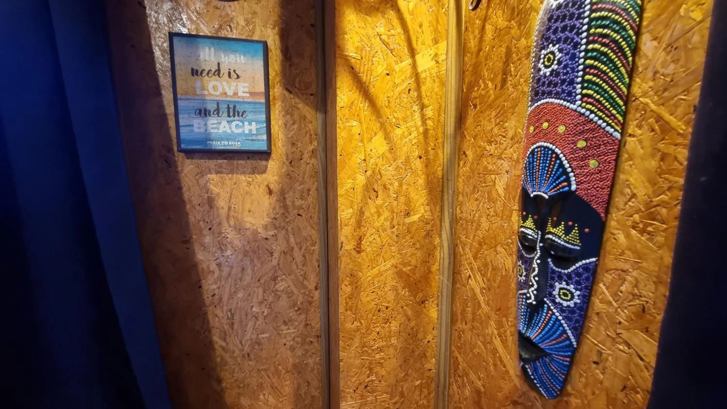 Decorative detail in Arte da Tribo Hostel & Camping