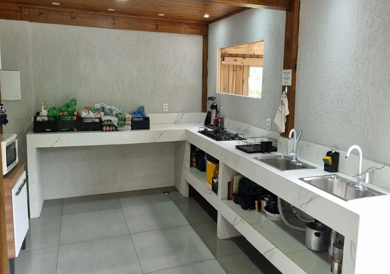Kitchen or kitchenette in Arte da Tribo Hostel & Camping
