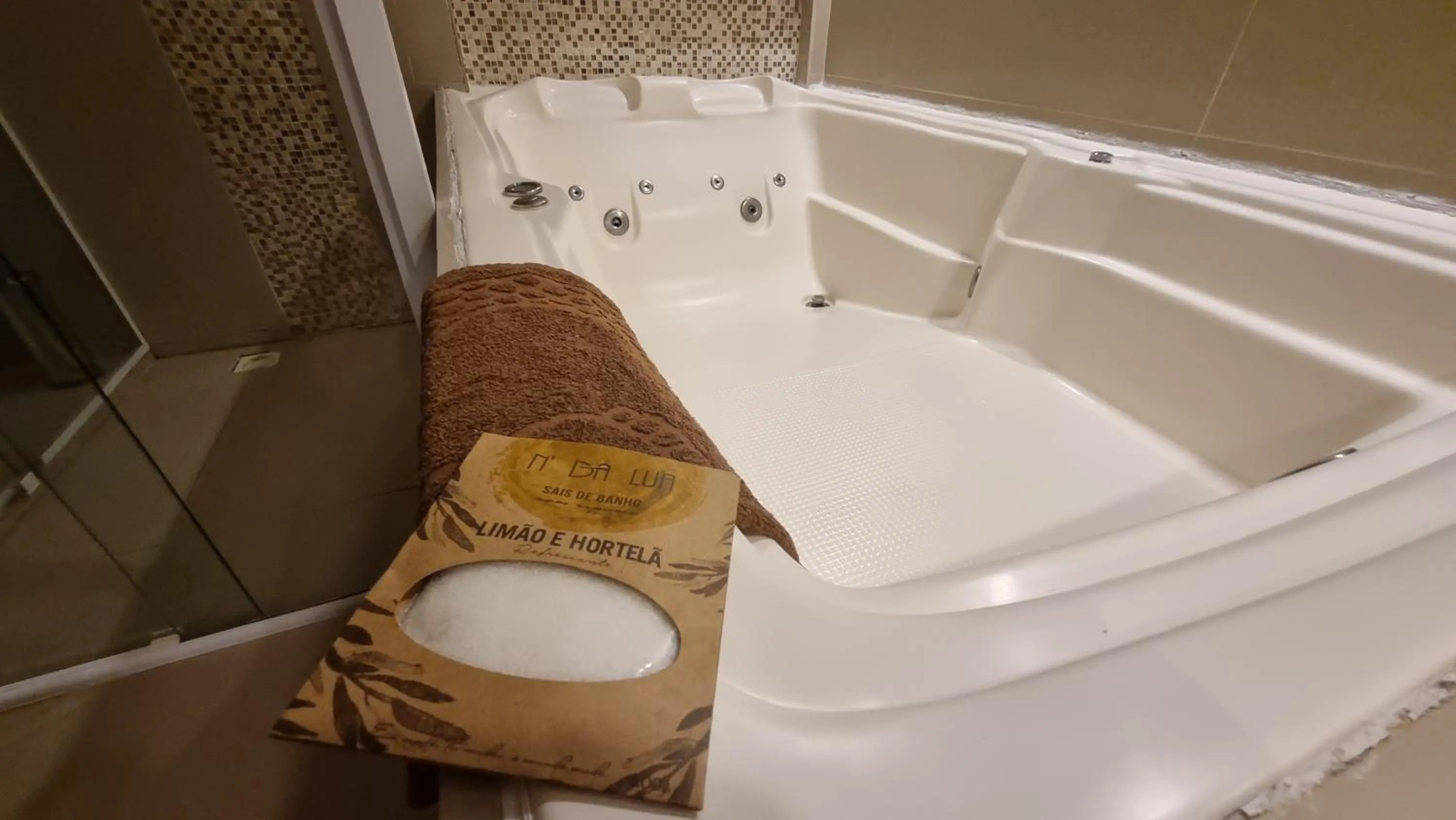 Hot Tub in Arte da Tribo Hostel & Camping