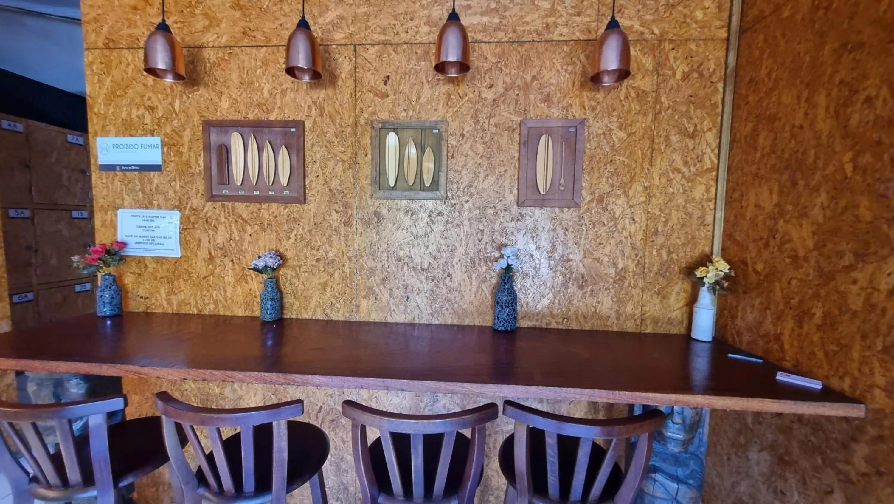 Communal kitchen in Arte da Tribo Hostel & Camping