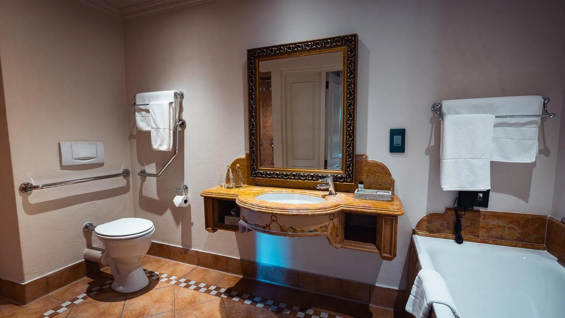 Shower in Palazzo Hotel