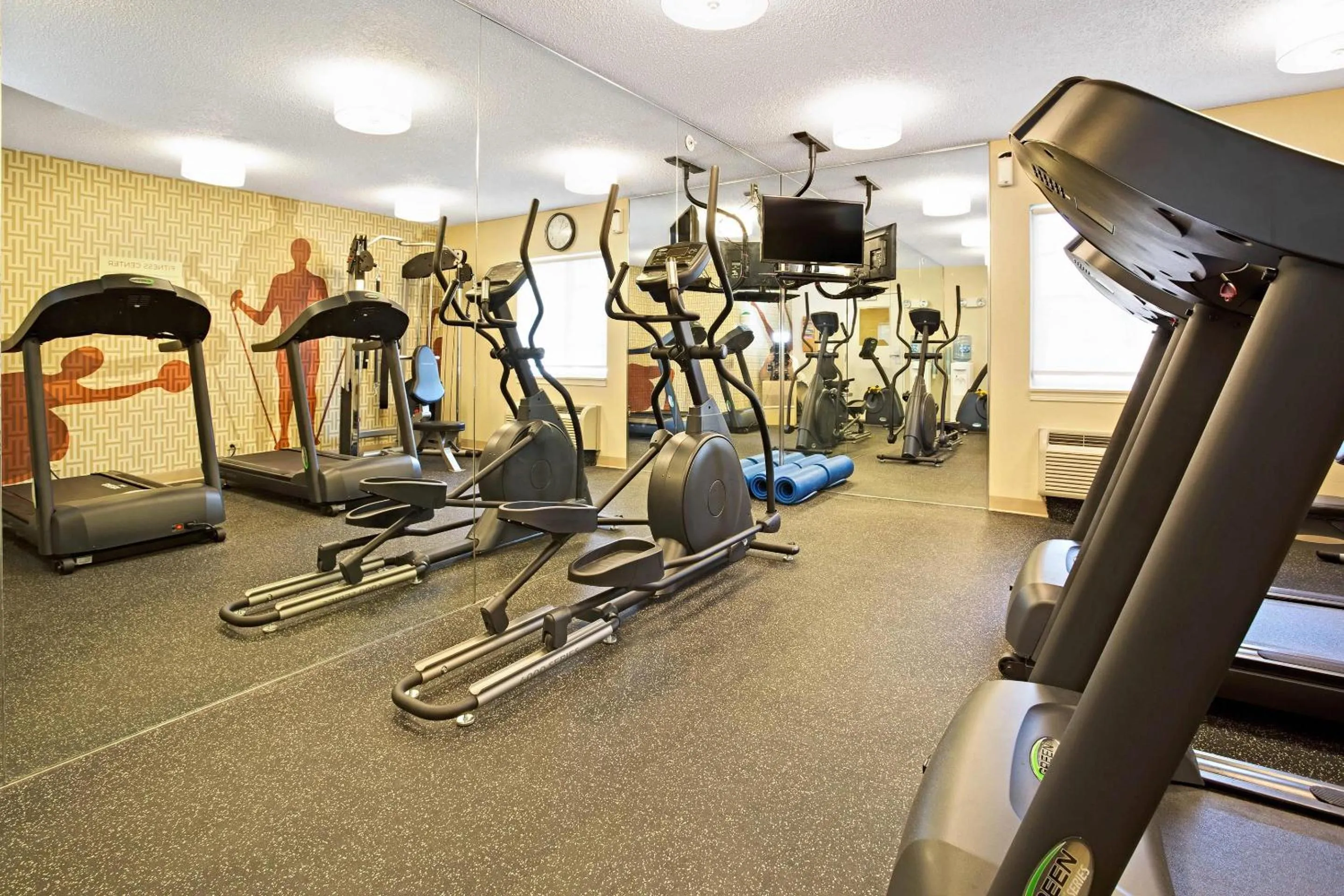 Fitness centre/facilities in MainStay Suites Cincinnati Blue Ash