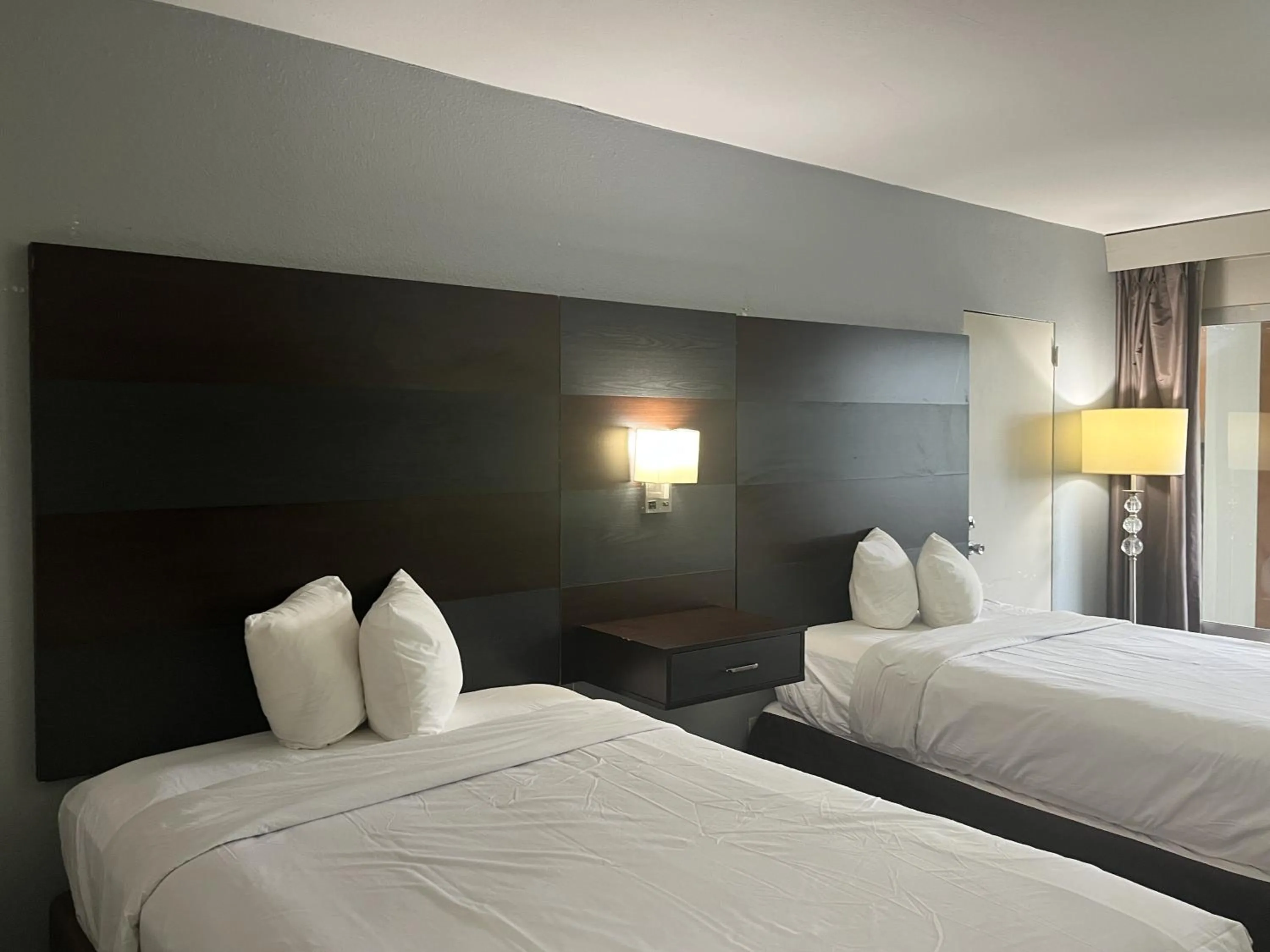 Photo of the whole room, Bed in Motel 6 Charlotte, NC – Airport South