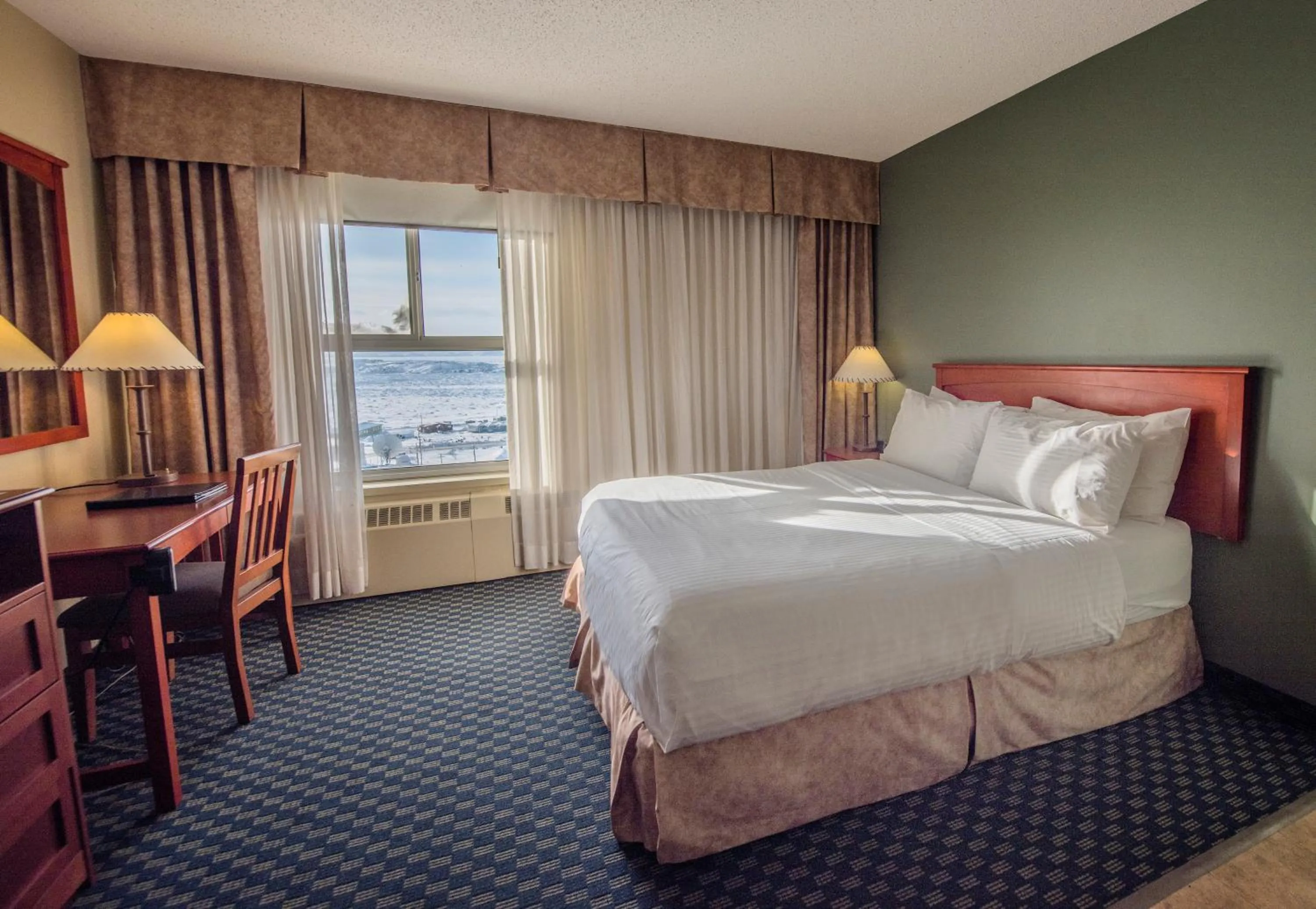 Photo of the whole room, Bed in The Frobisher Inn