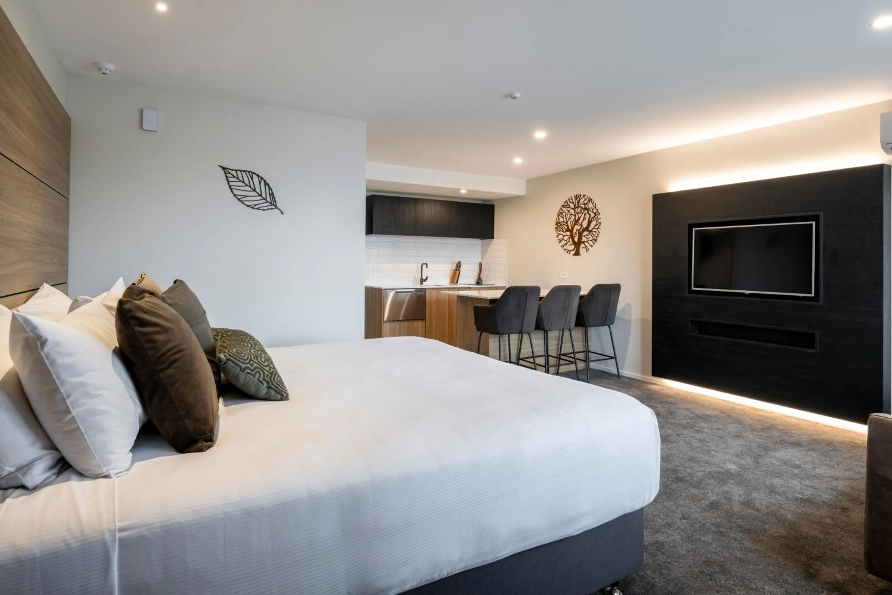 Bed in Hotel Elms Christchurch, an Ascend Collection Hotel