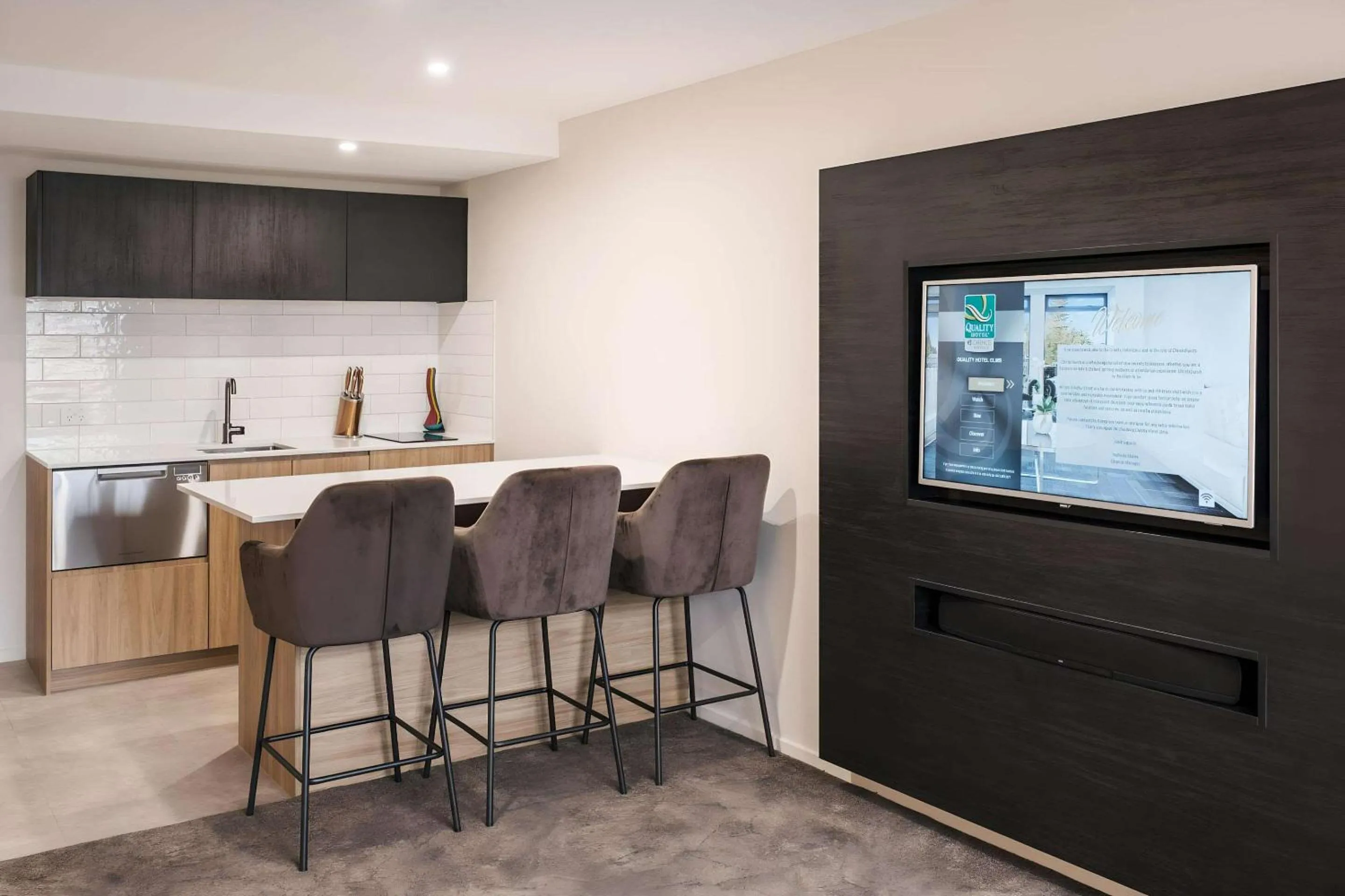 Bedroom, TV/Entertainment Center in Quality Hotel Elms