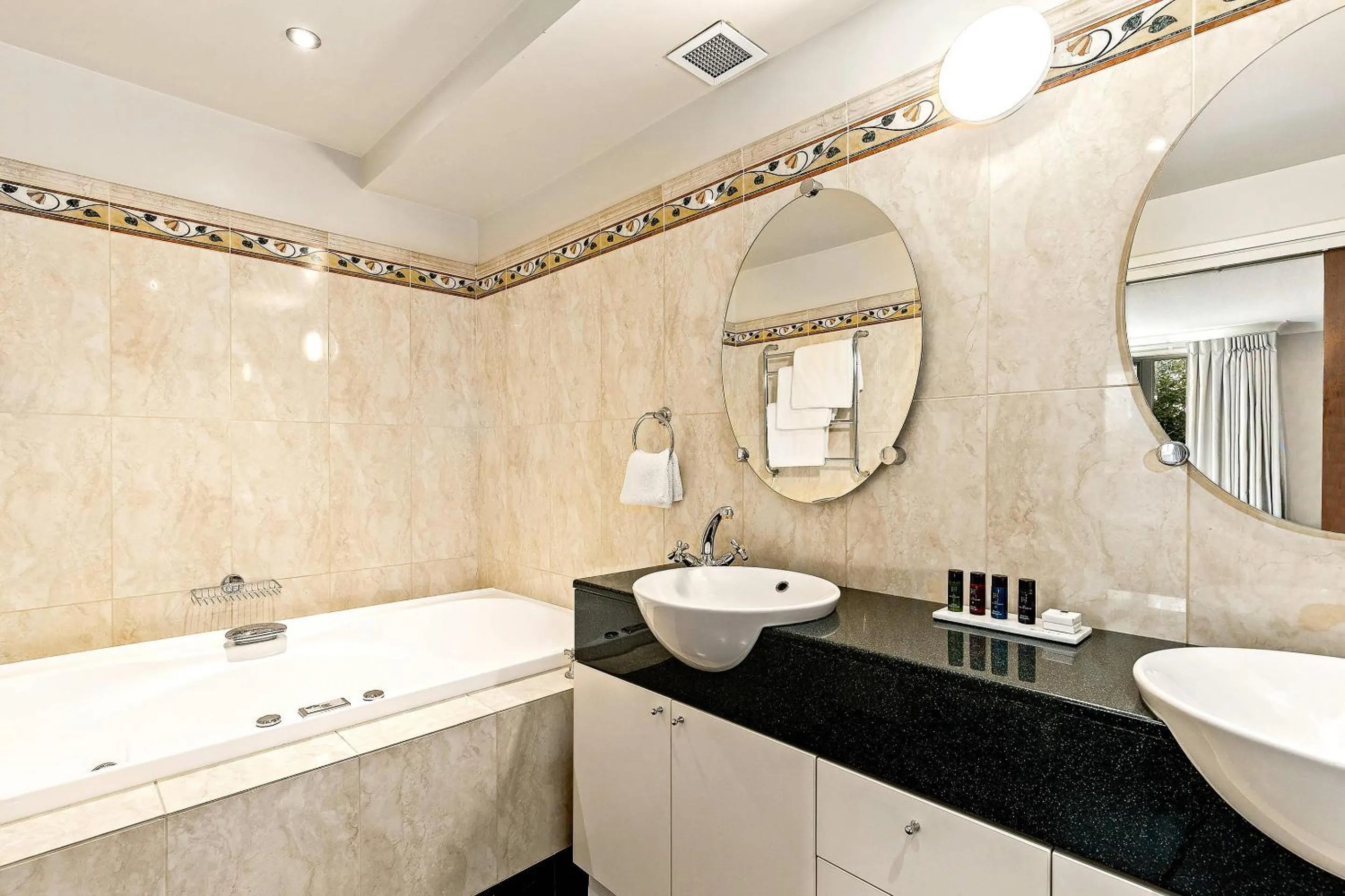 Bedroom in Hotel Elms Christchurch, an Ascend Collection Hotel