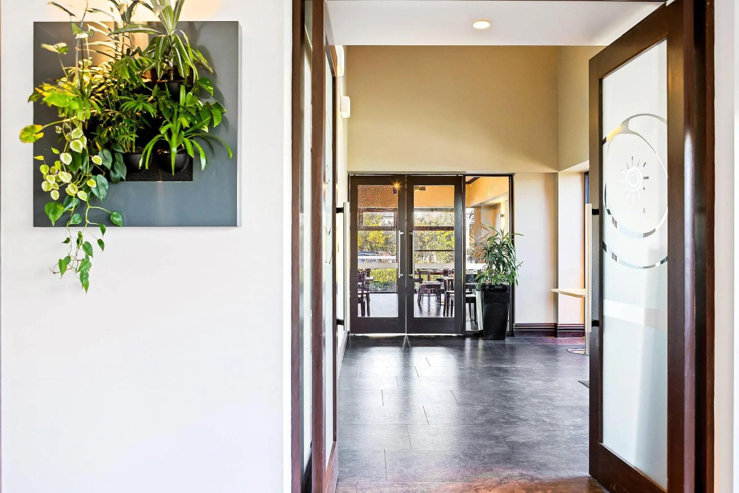 Restaurant/places to eat in Hotel Elms Christchurch, an Ascend Collection Hotel