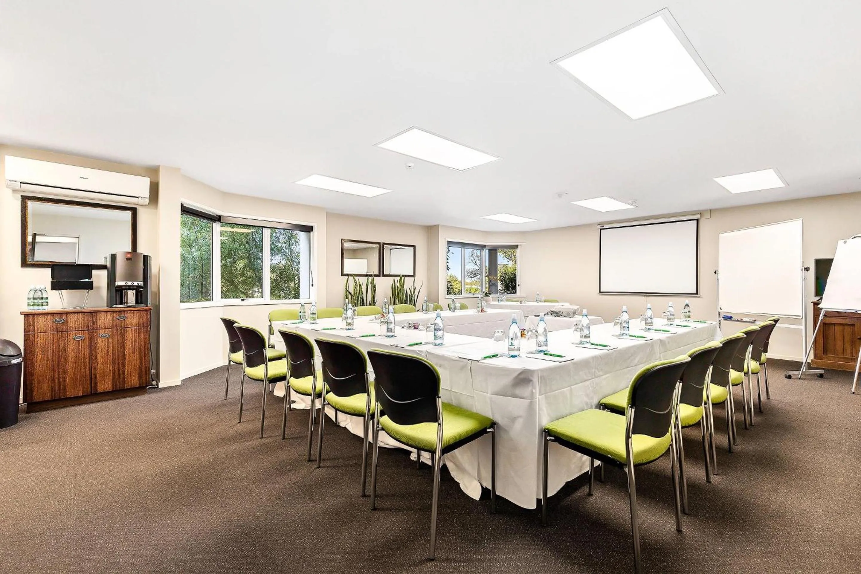 Meeting/conference room in Hotel Elms Christchurch, an Ascend Collection Hotel