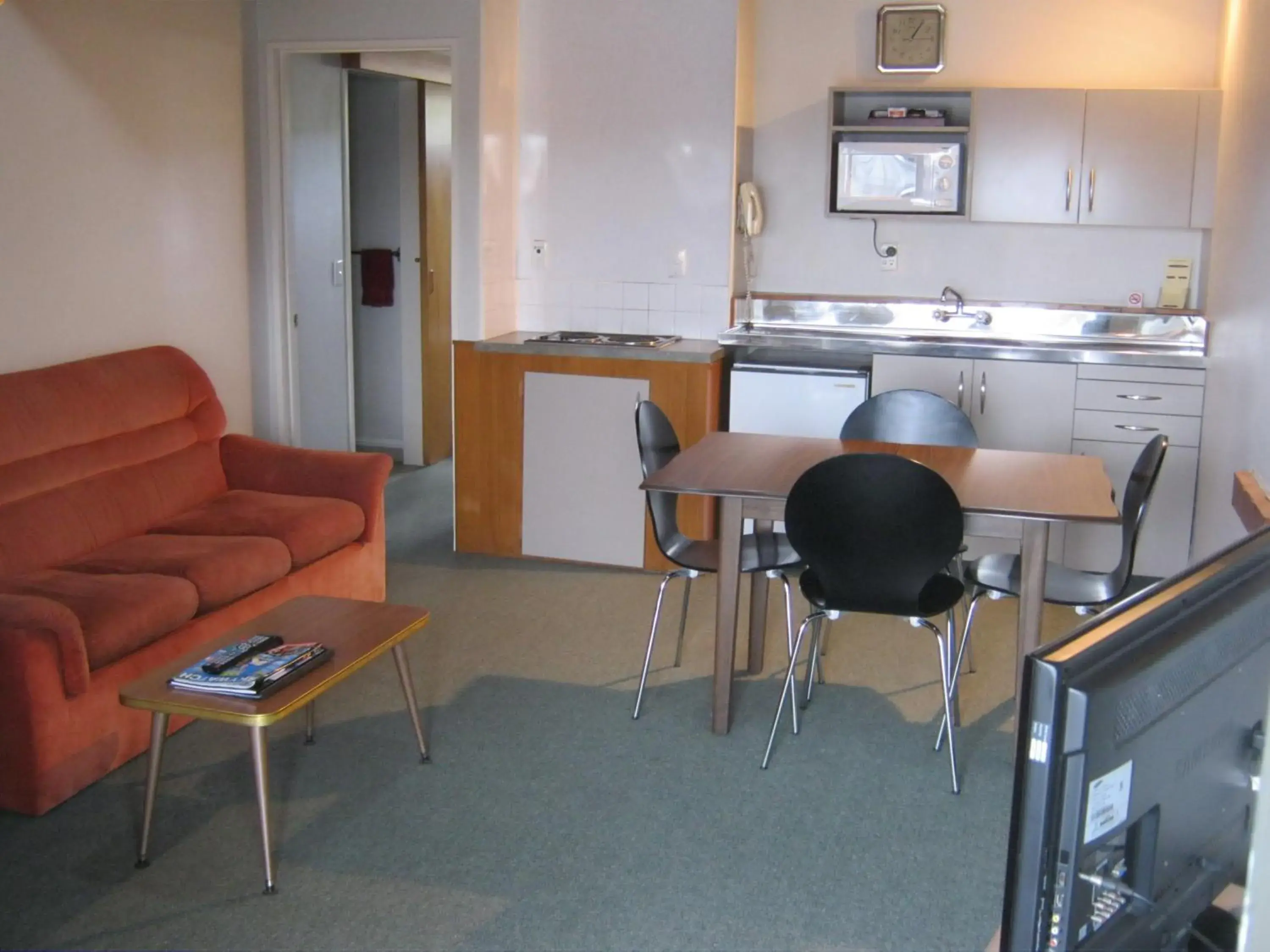 Two-bedroom apartment - single occupancy - Accessible Split Level in Blue Dolphin Motel Two-bedroom apartment - single occupancy - Accessible Split Level in Blue Dolphin Motel