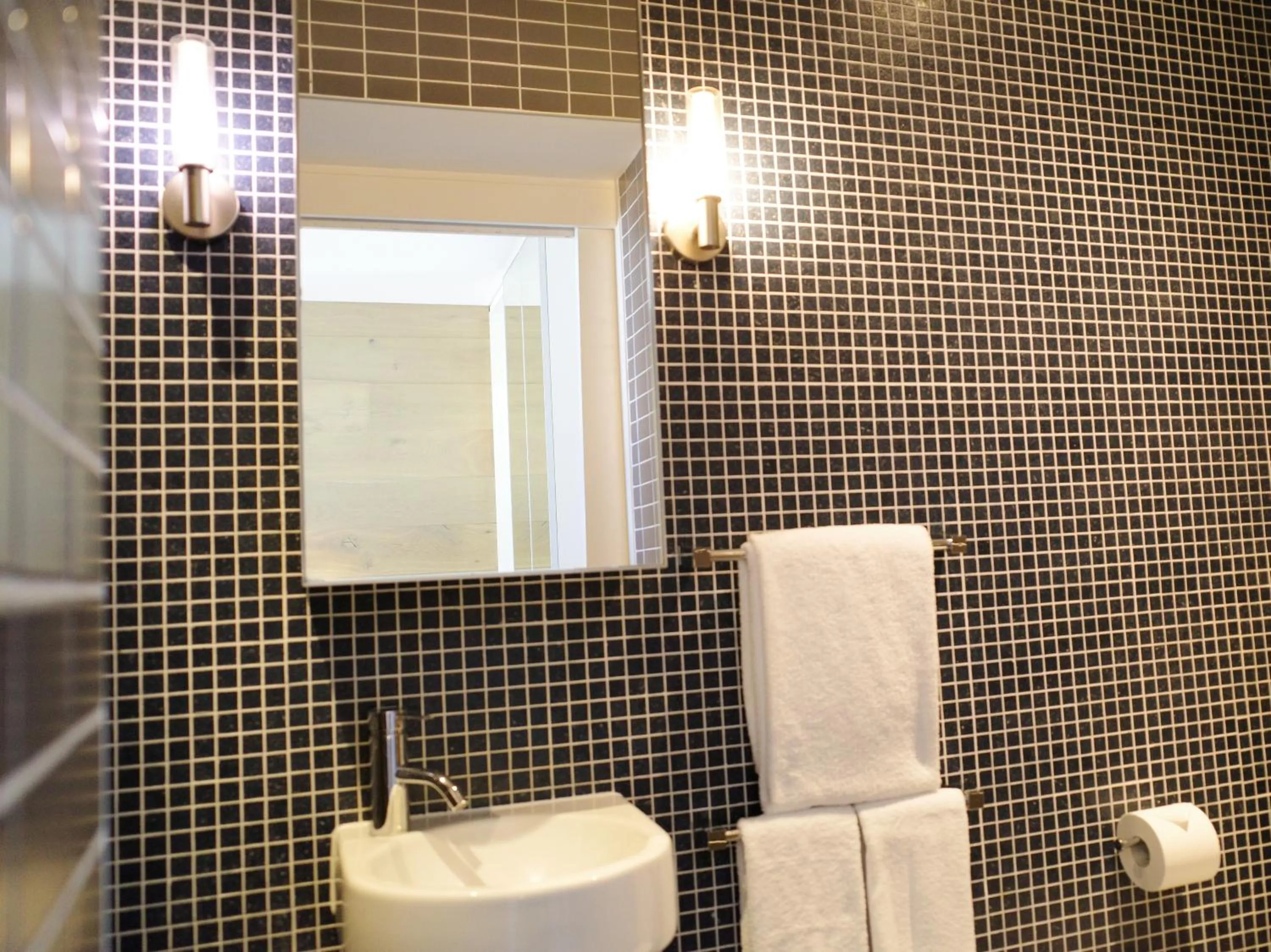 Shower in Crown Hotel Surry Hills